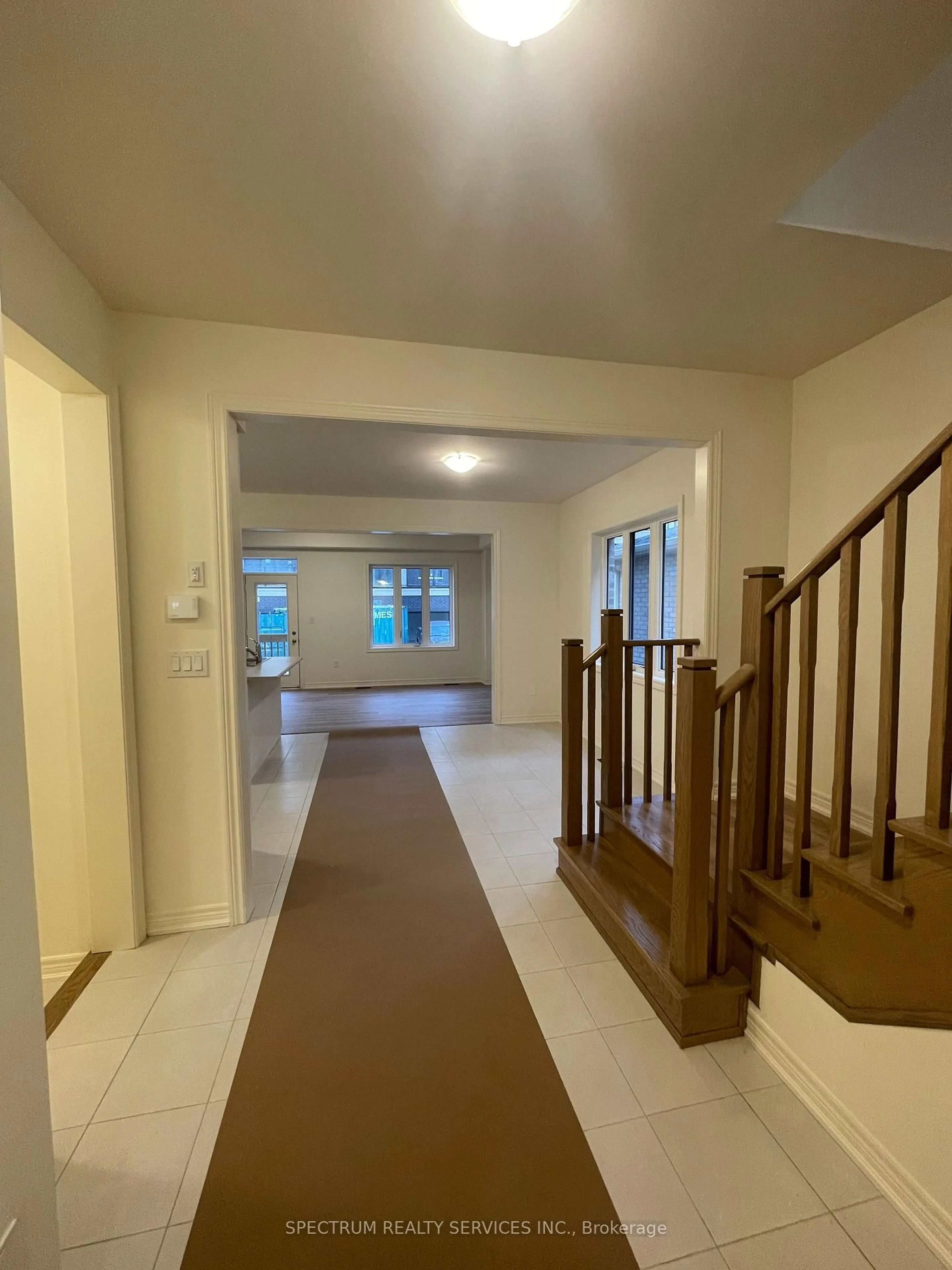 Indoor foyer for 3169 Crystal Dr #28R, Oakville Ontario L6M 0W8