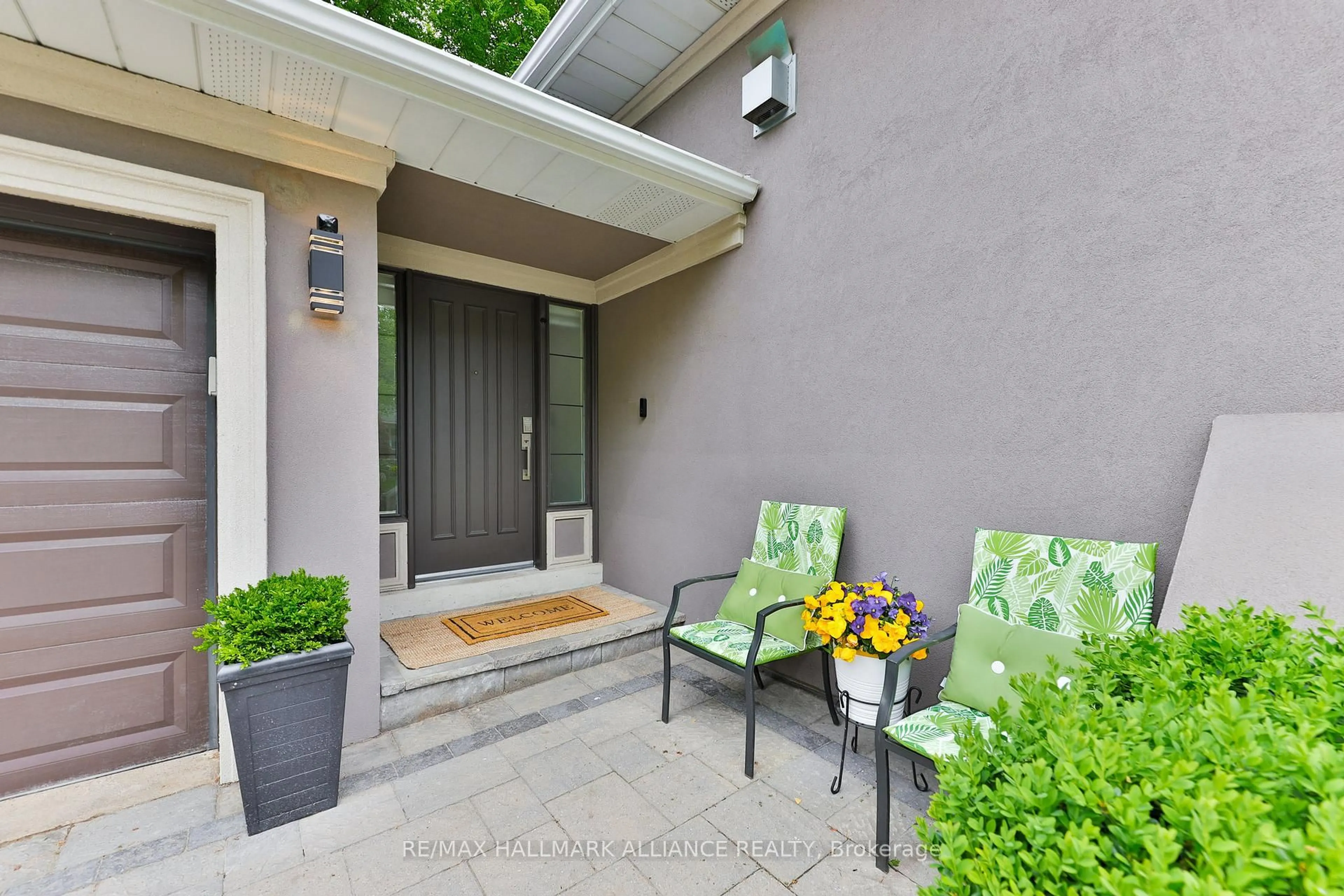 Patio, street for 495 Brookmill Rd, Oakville Ontario L6J 5K6