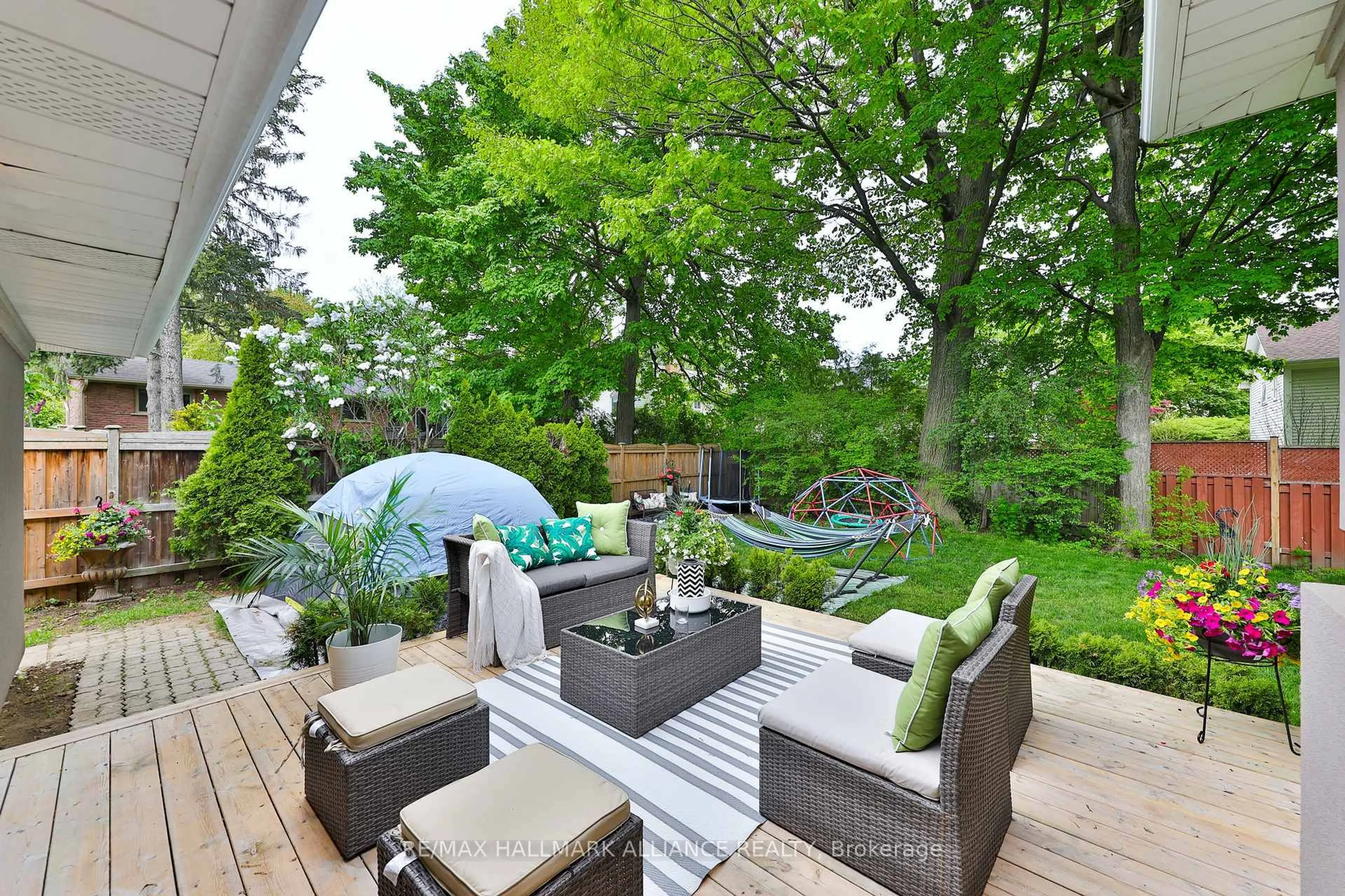 Patio, unknown for 495 Brookmill Rd, Oakville Ontario L6J 5K6