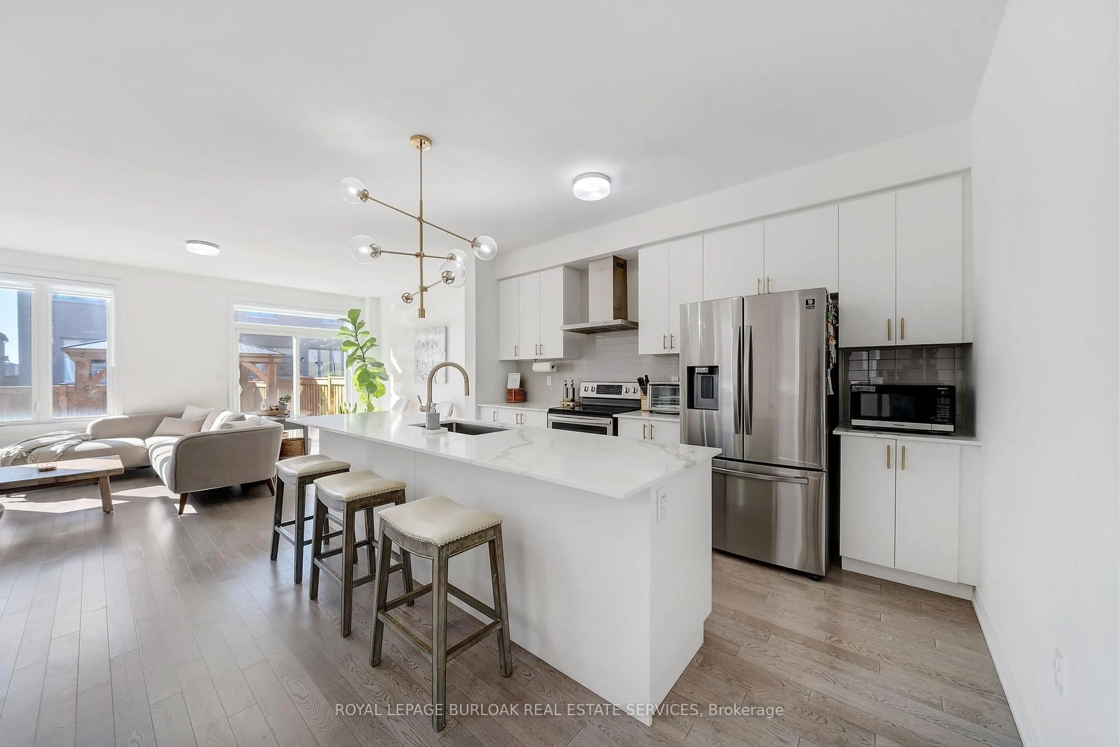 Open concept kitchen, ceramic/tile floor for 1264 Chee Chee Landing, Milton Ontario L9E 1L1