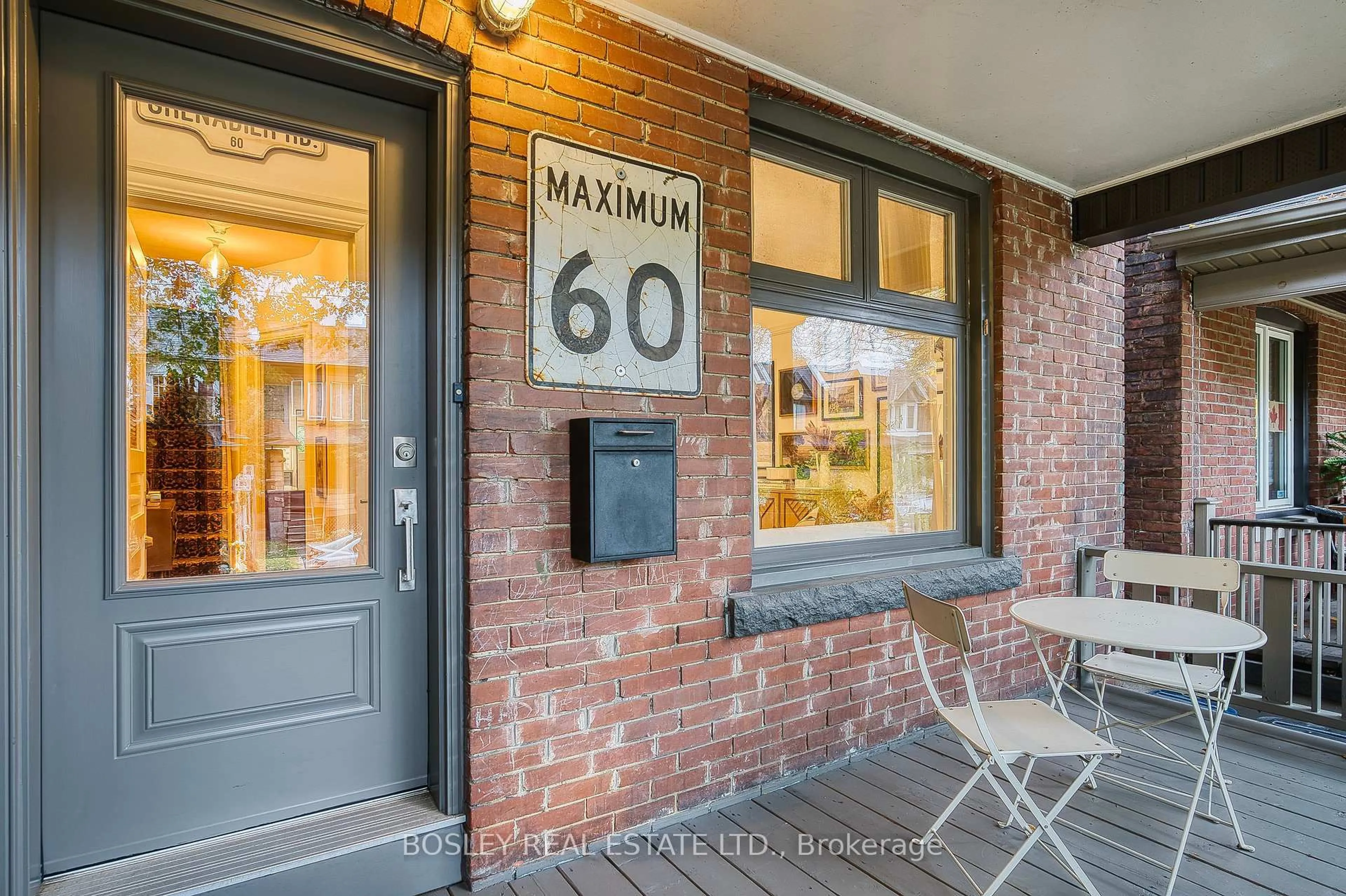 Indoor entryway for 60 Grenadier Rd, Toronto Ontario M6R 1R2