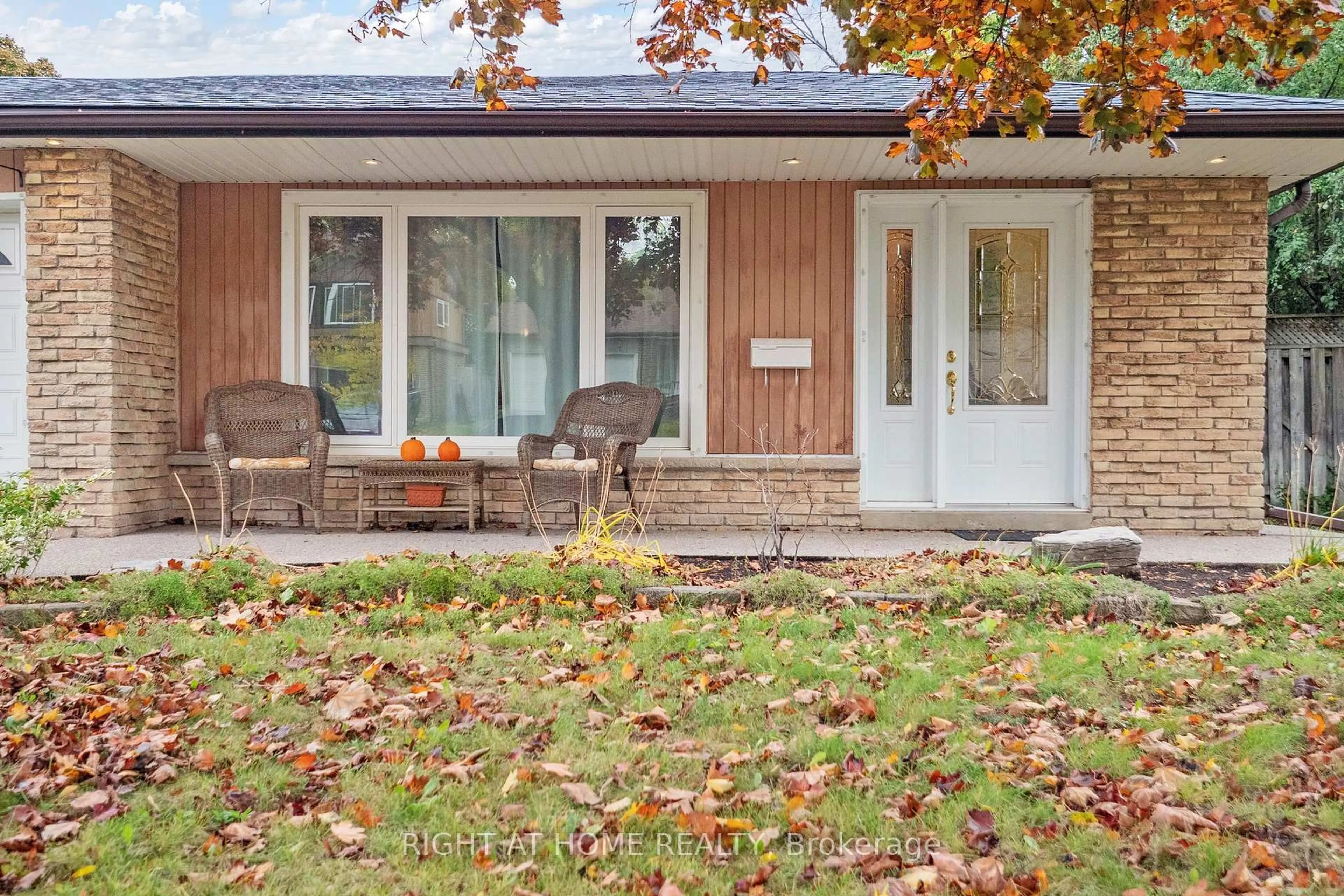 Patio, street for 7161 Tamar Rd, Mississauga Ontario L5N 1Y7