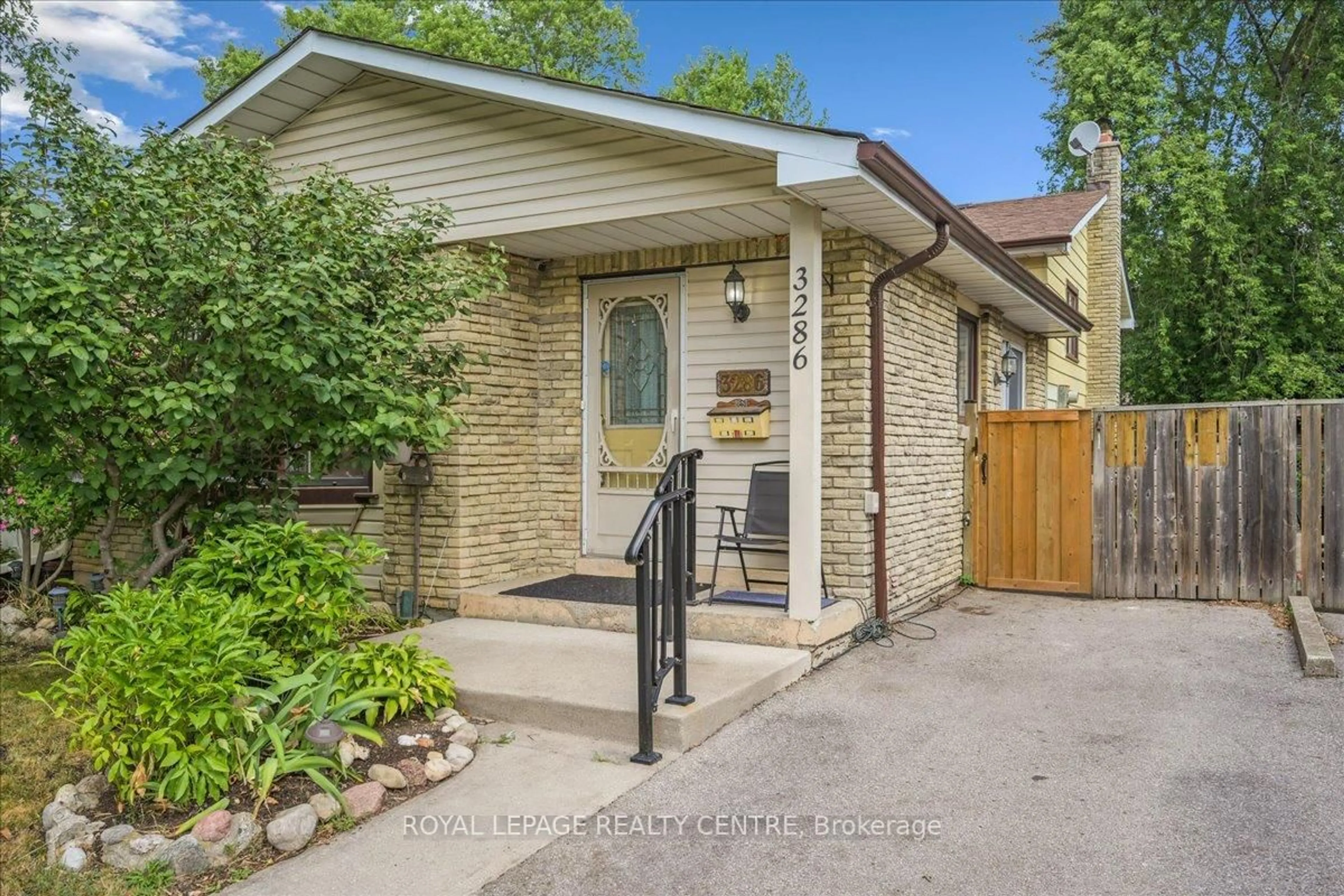 Home with brick exterior material, street for 3286 Masthead Cres, Mississauga Ontario L5L 1H1