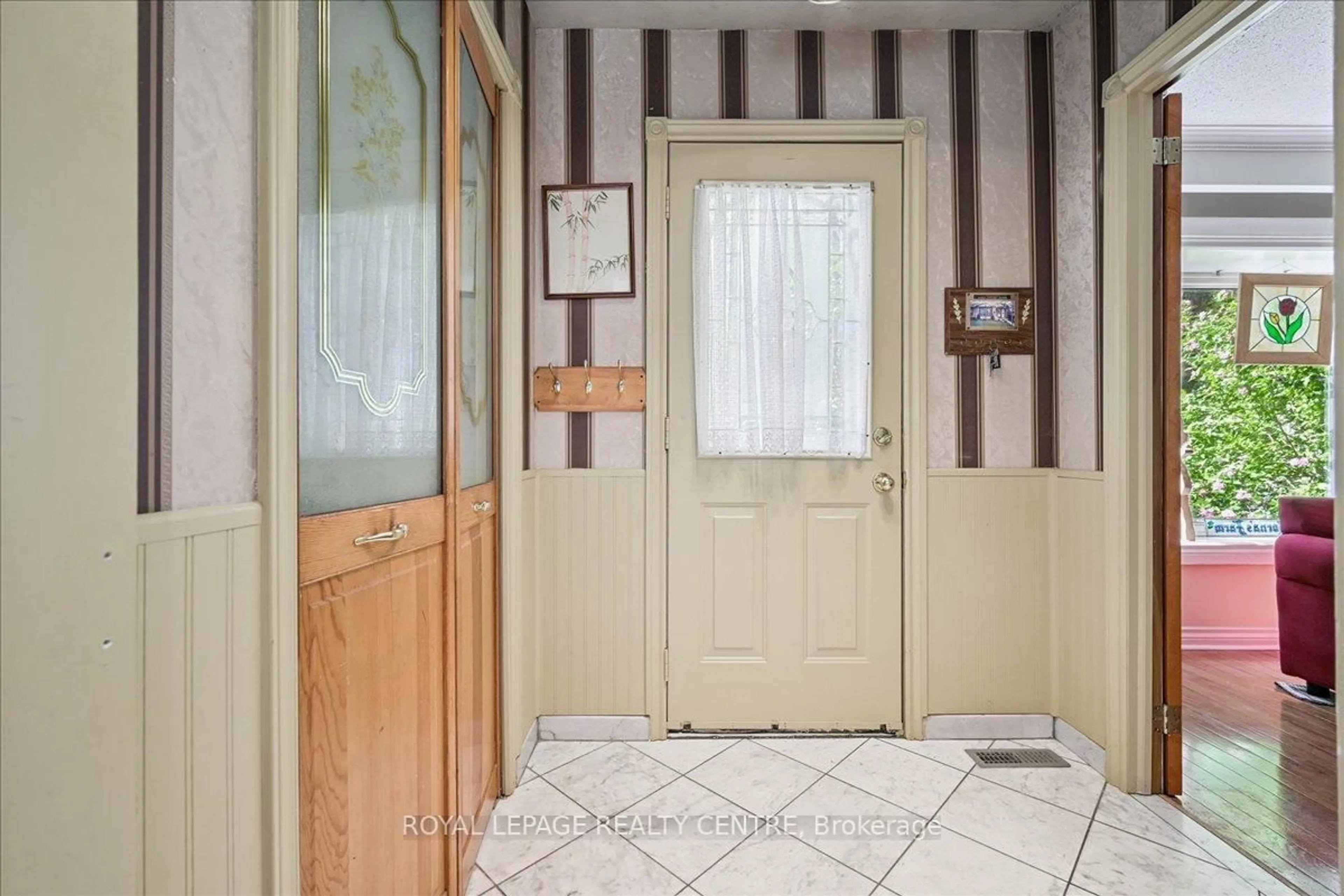 Indoor entryway for 3286 Masthead Cres, Mississauga Ontario L5L 1H1