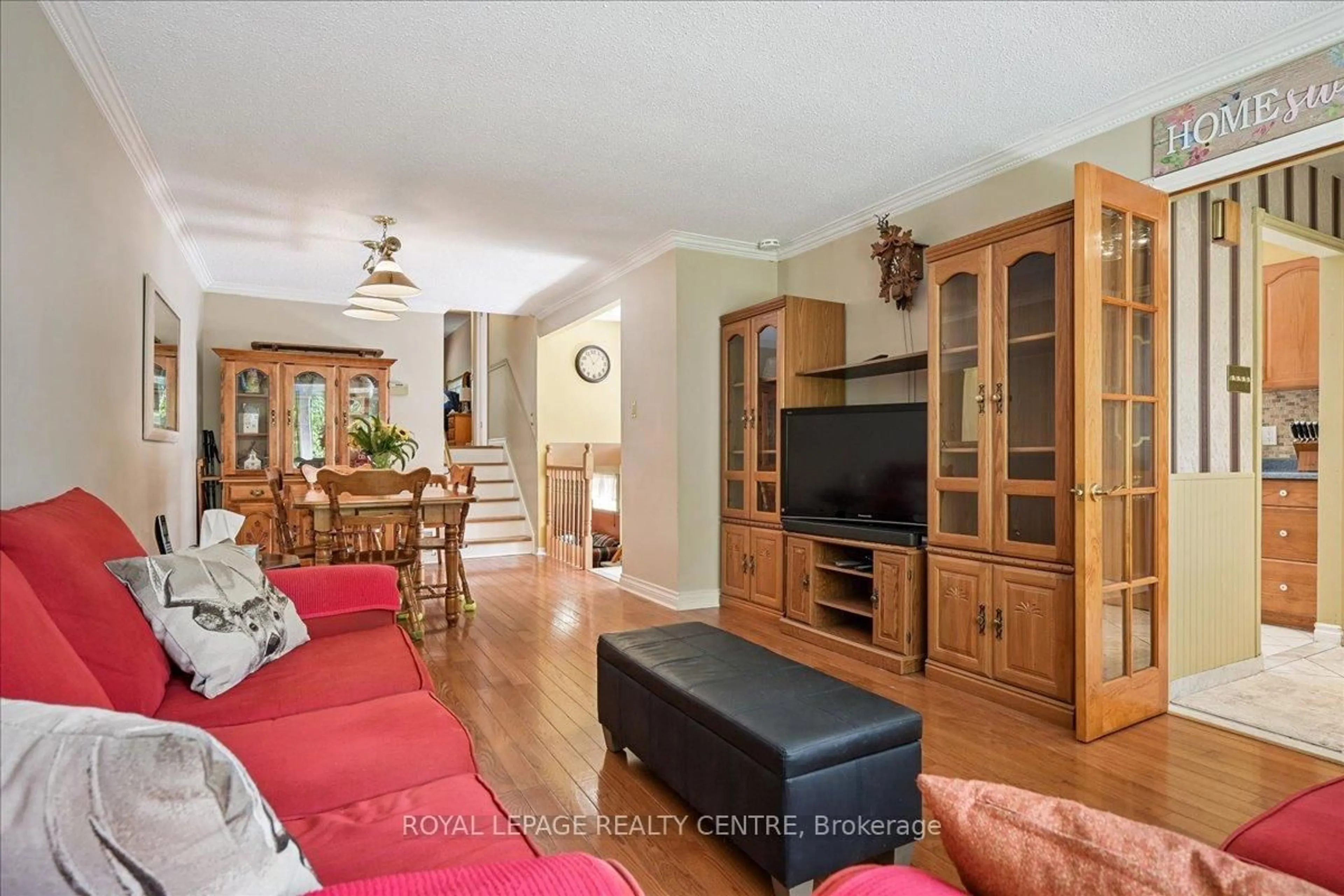 Living room with furniture, wood/laminate floor for 3286 Masthead Cres, Mississauga Ontario L5L 1H1