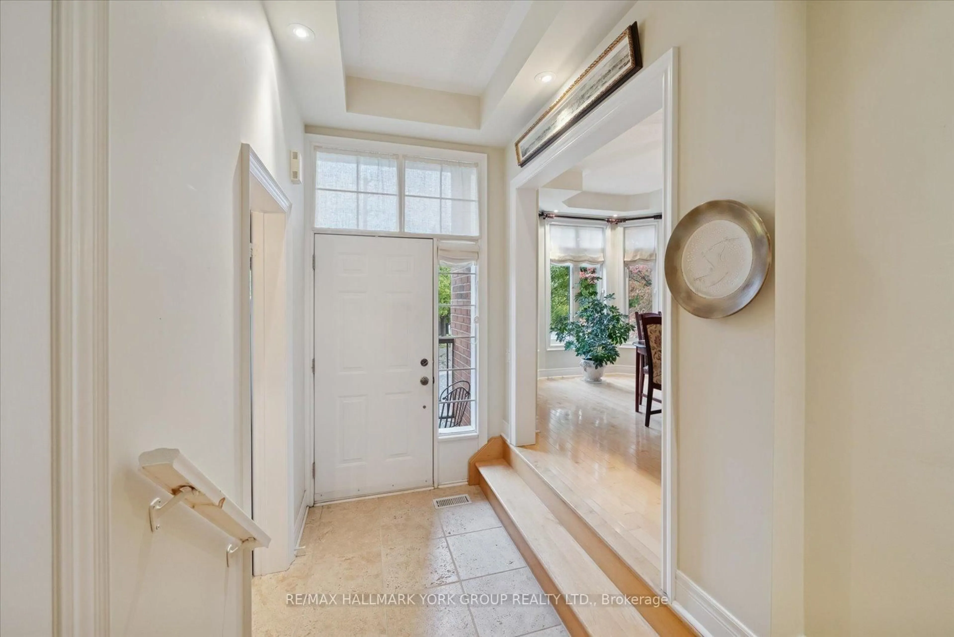 Indoor entryway for 85 Church St #17, Mississauga Ontario L5M 1M6