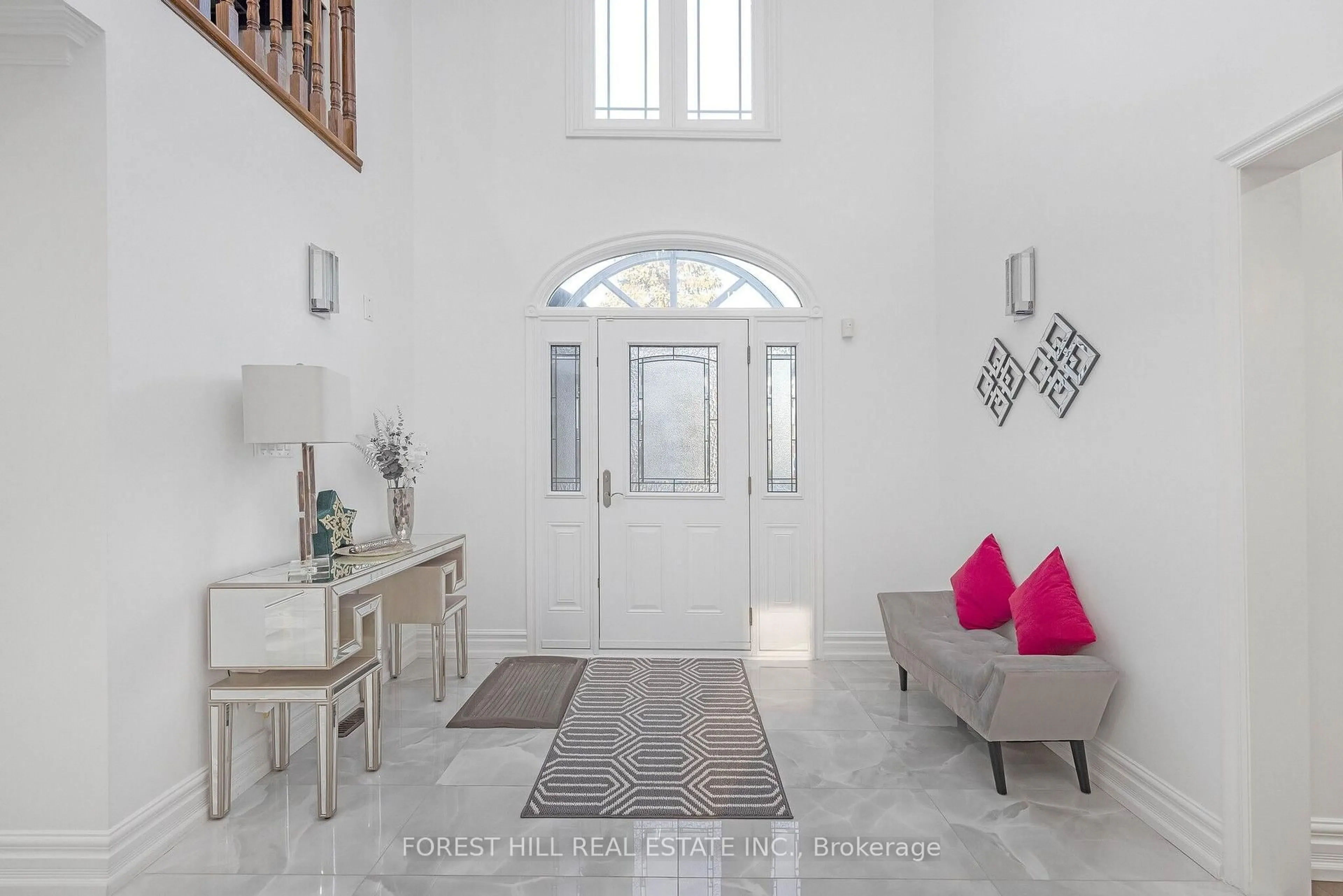 Indoor entryway for 4640 Beaufort Terr, Mississauga Ontario L5M 3H9