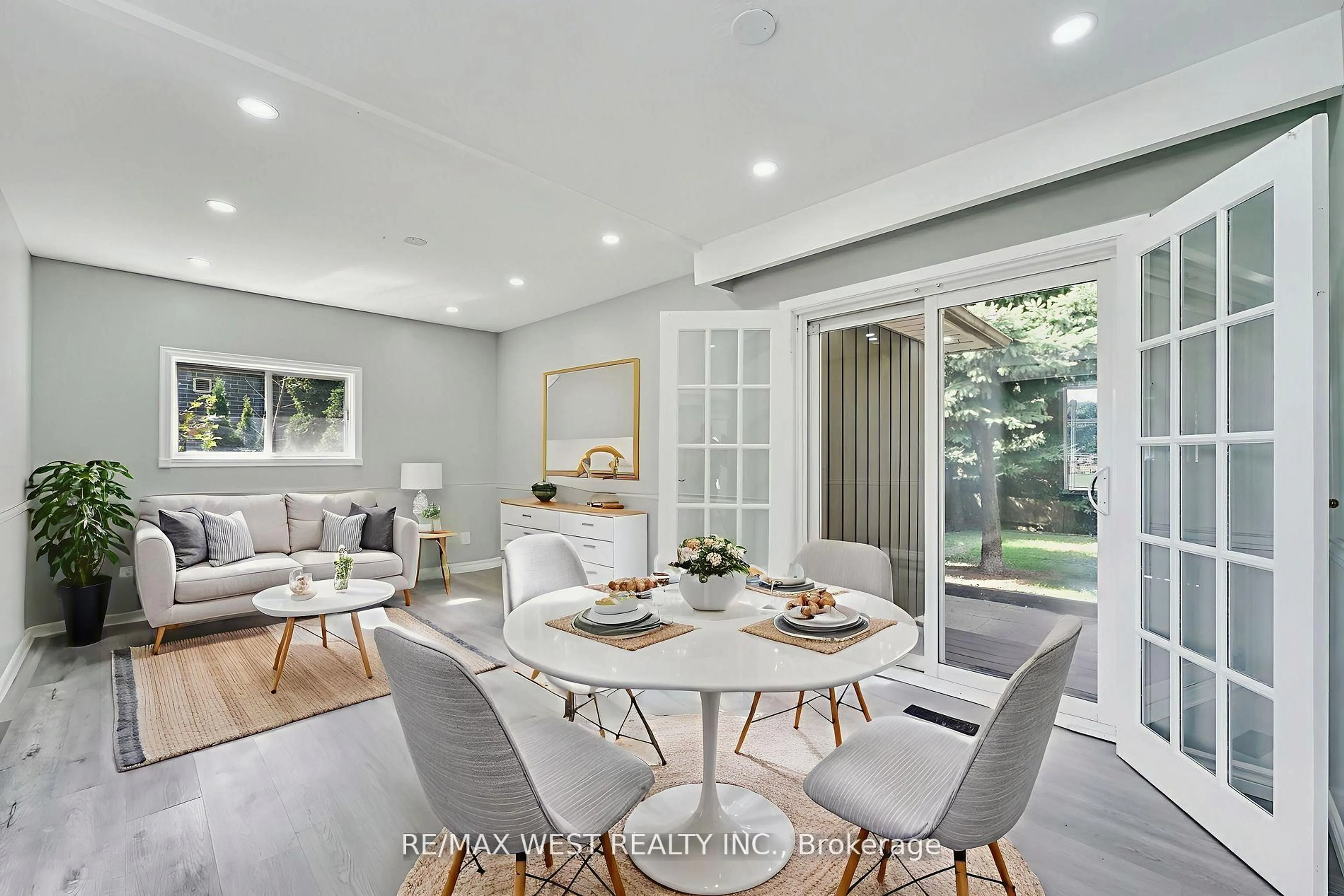 Dining room, ceramic/tile floor for 15 Lawrence Ave, Orangeville Ontario L9W 1S5