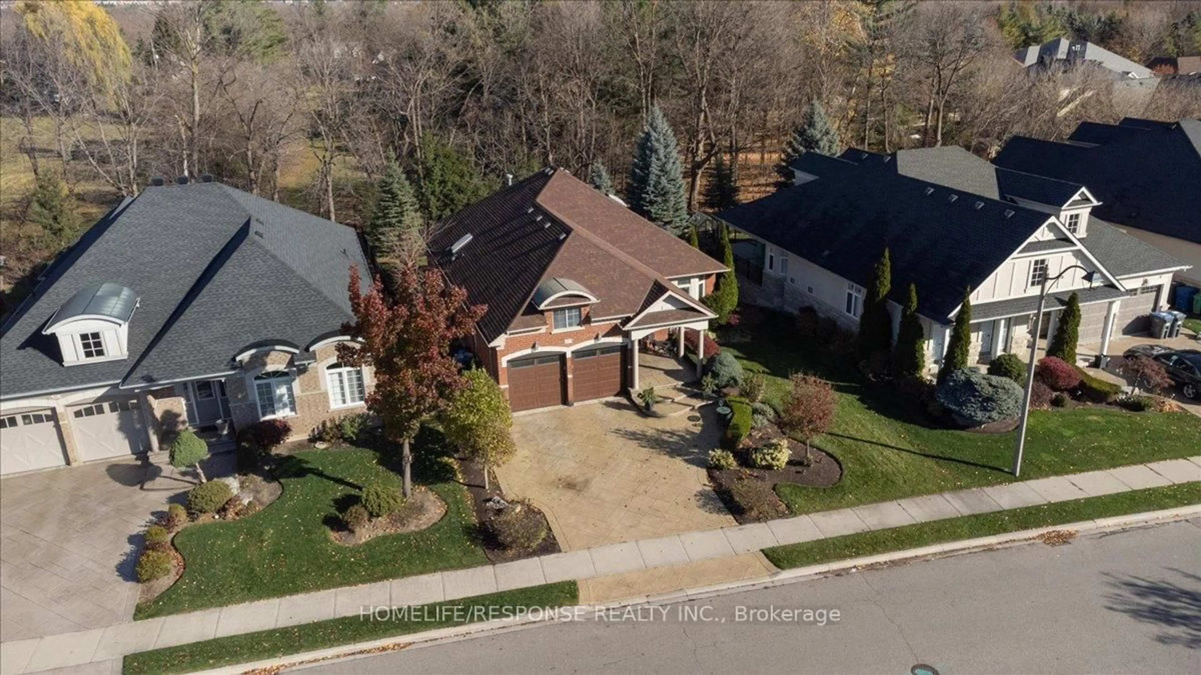 A pic from outside/outdoor area/front of a property/back of a property/a pic from drone, street for 17 Mcnutt St, Brampton Ontario L6Y 5L3