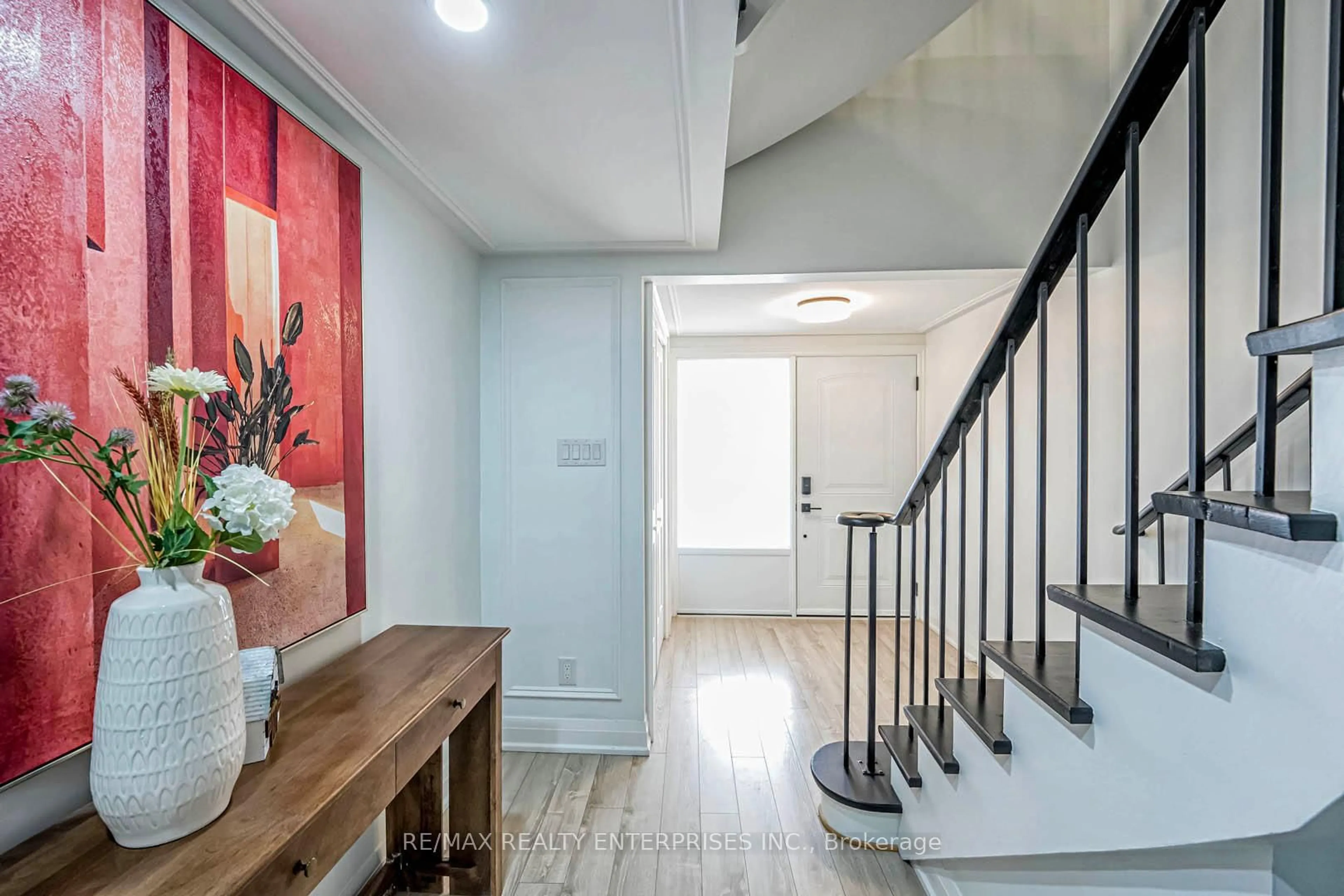 Indoor entryway for 6679 Shelter Bay Rd #37, Mississauga Ontario L5N 2A2