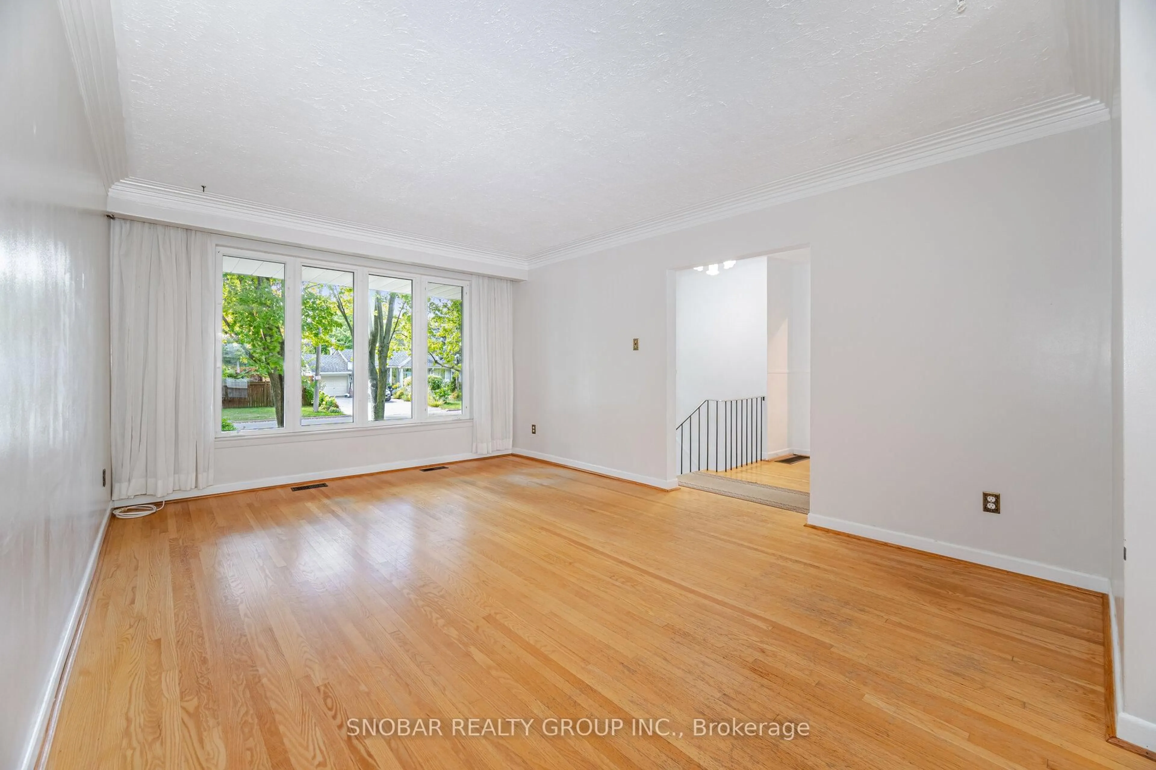 A pic of a room for 3063 O'hagan Dr, Mississauga Ontario L5C 2C4