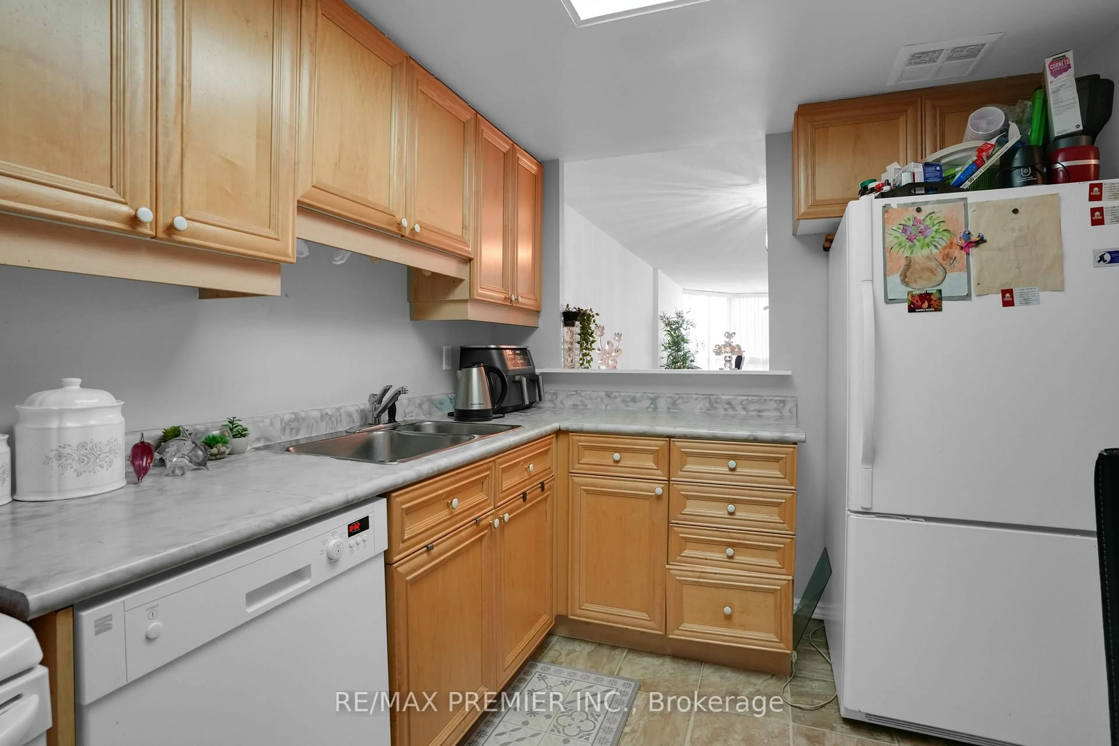 Standard kitchen, unknown for 8 Lisa St #505, Brampton Ontario L6T 4S6