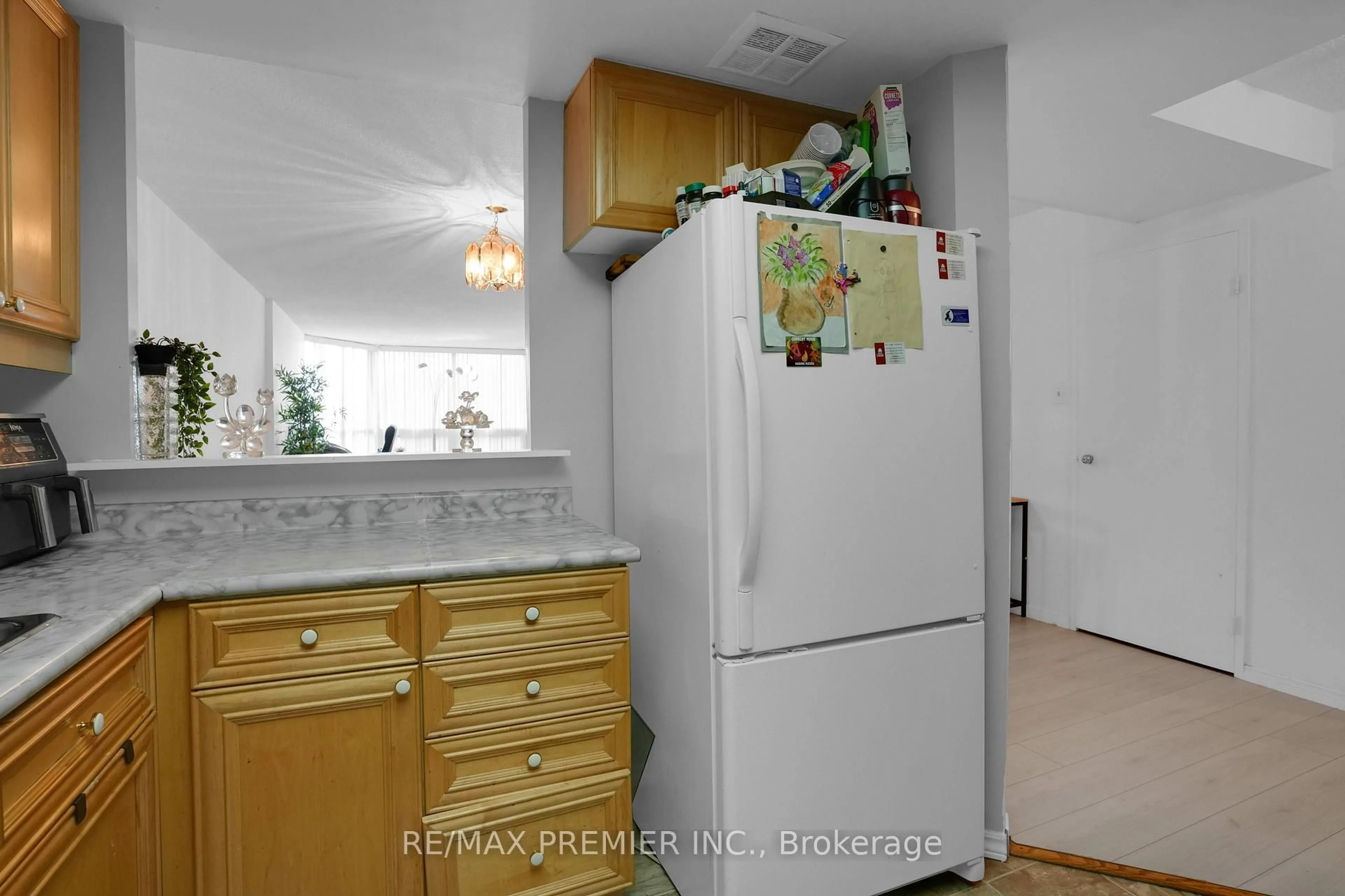 Standard kitchen, ceramic/tile floor for 8 Lisa St #505, Brampton Ontario L6T 4S6