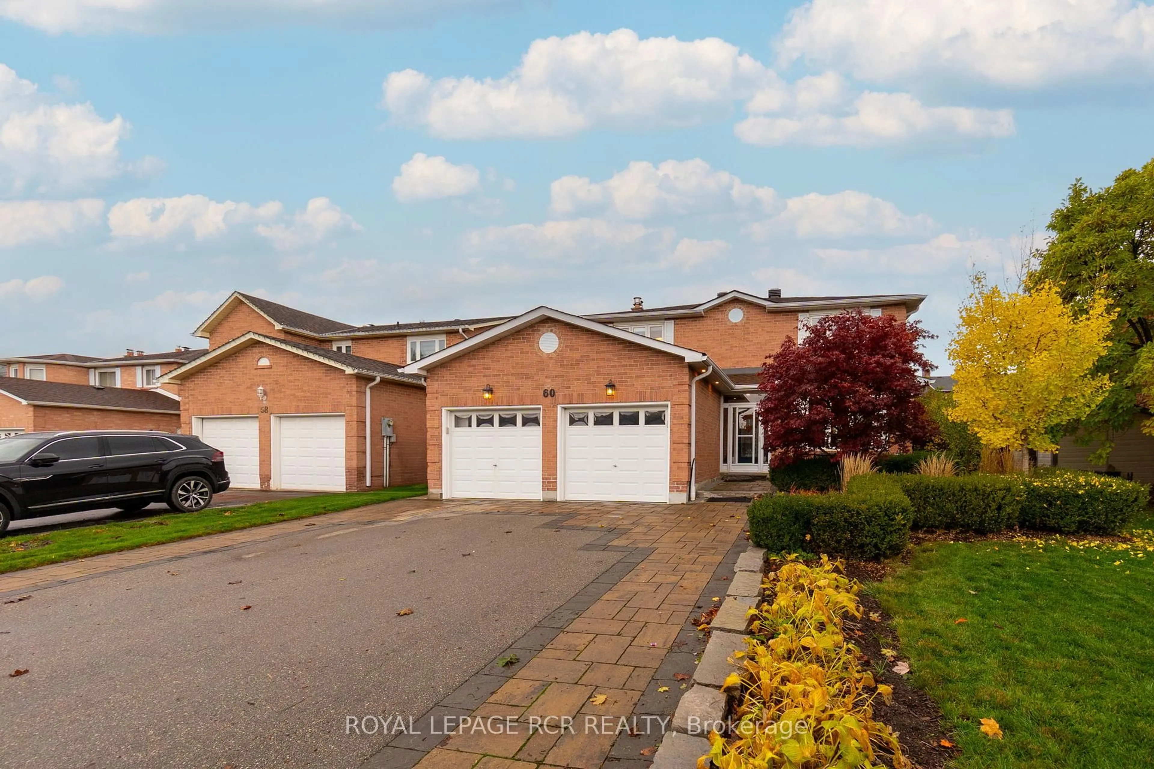 A pic from outside/outdoor area/front of a property/back of a property/a pic from drone, street for 60 Royal Terrace Cres, Caledon Ontario L7E 1N7