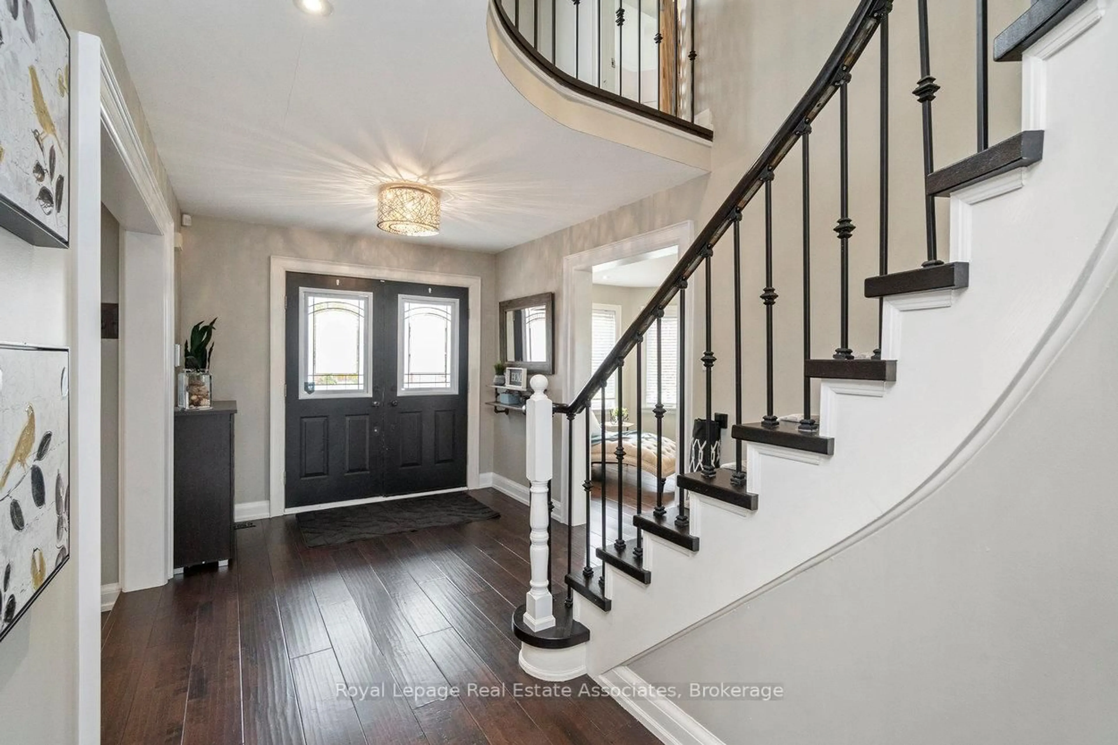 Indoor entryway for 11 Craig Cres, Halton Hills Ontario L7G 5K2