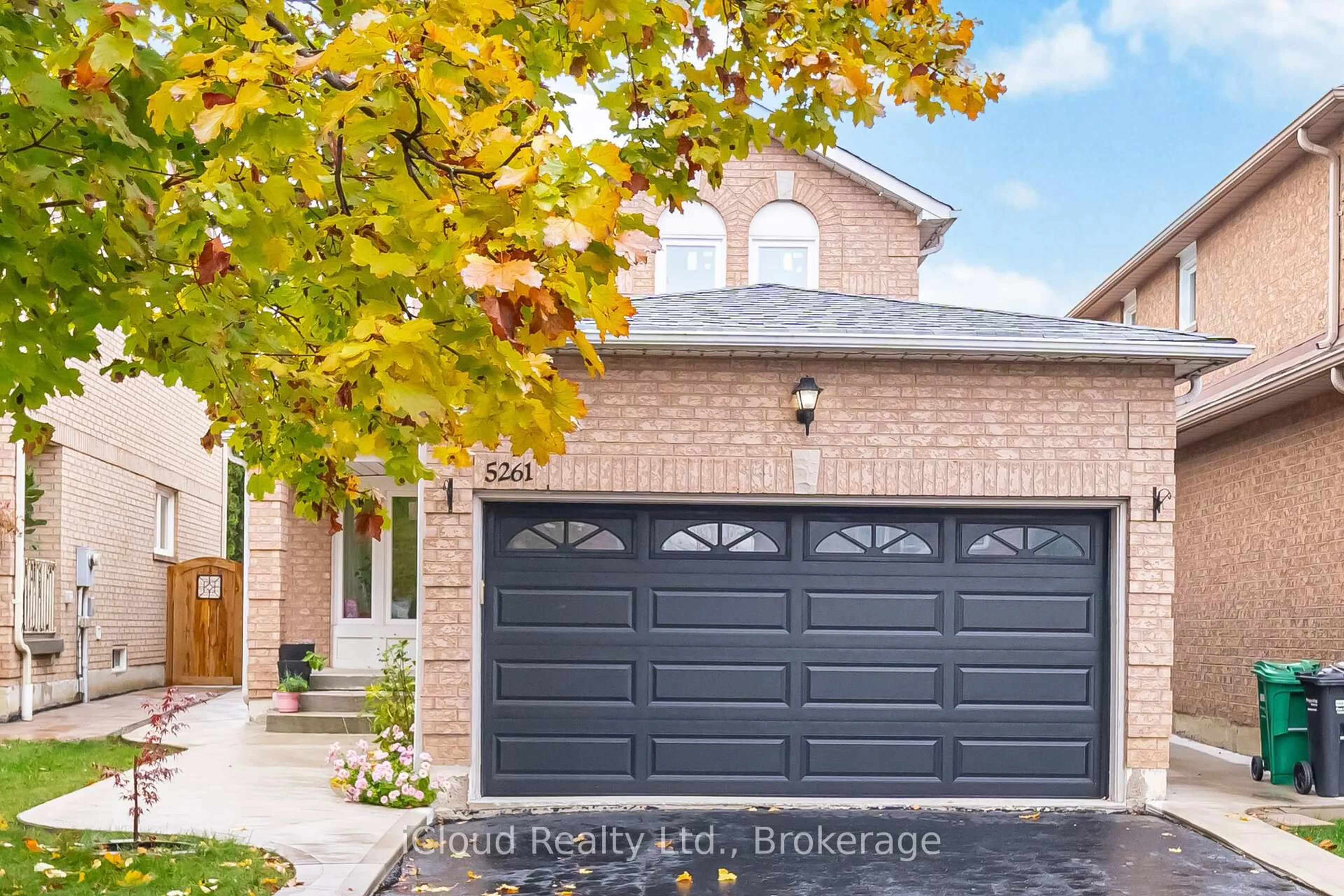 Home with brick exterior material, street for 5261 River Forest Crt, Mississauga Ontario L5V 2C7