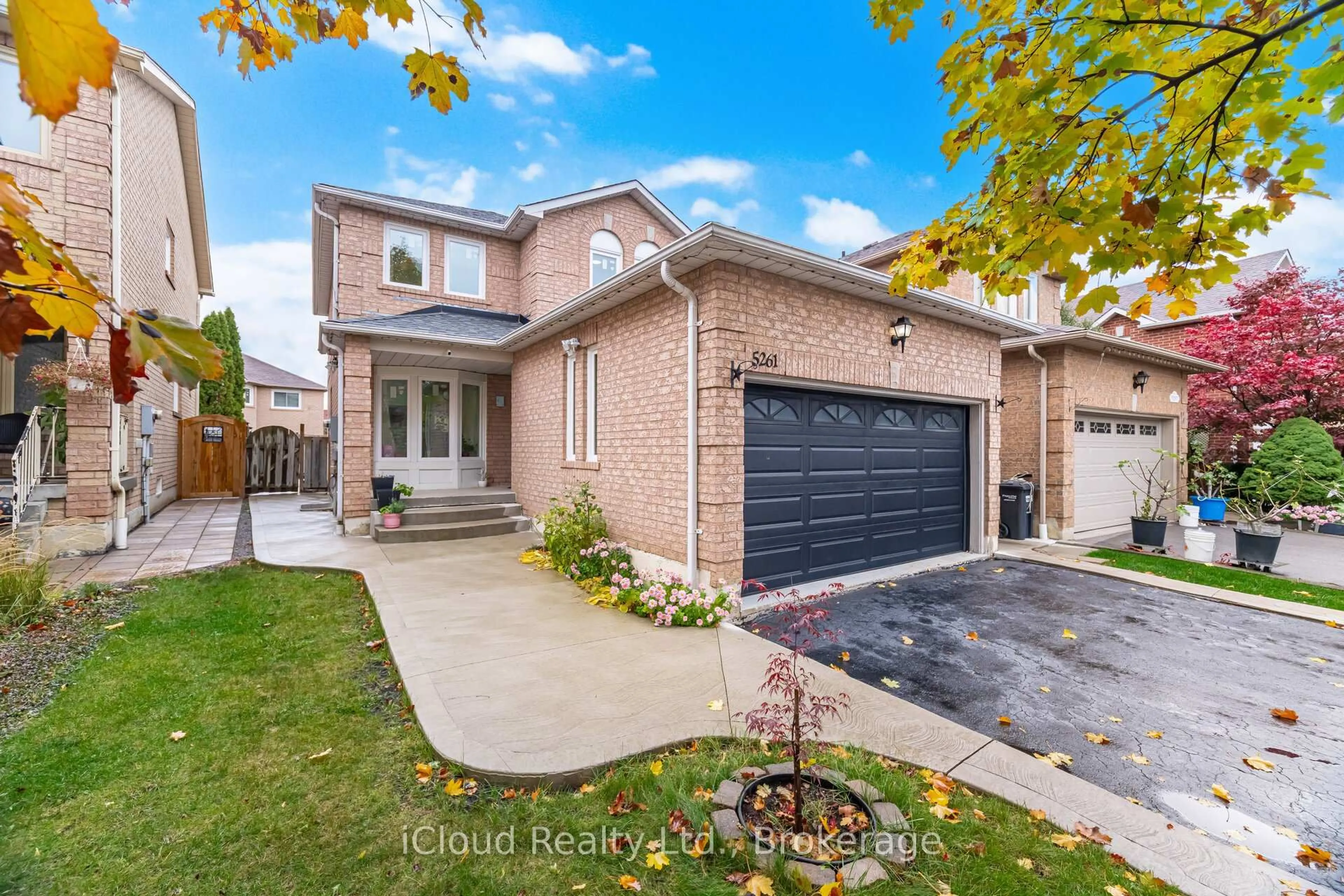 Home with brick exterior material, street for 5261 River Forest Crt, Mississauga Ontario L5V 2C7