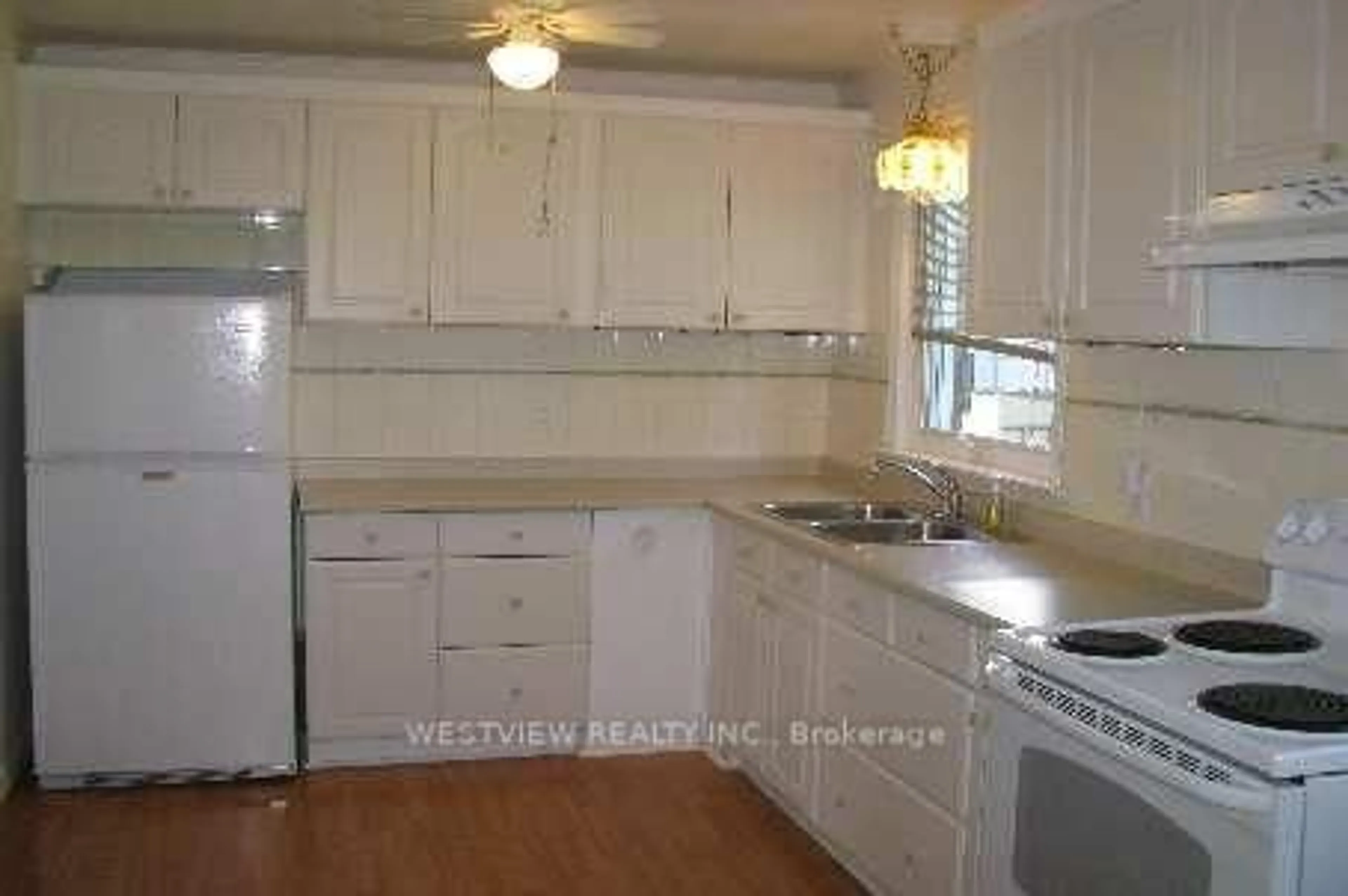 Standard kitchen, unknown for 1331 Northaven Dr, Mississauga Ontario L5G 4E8