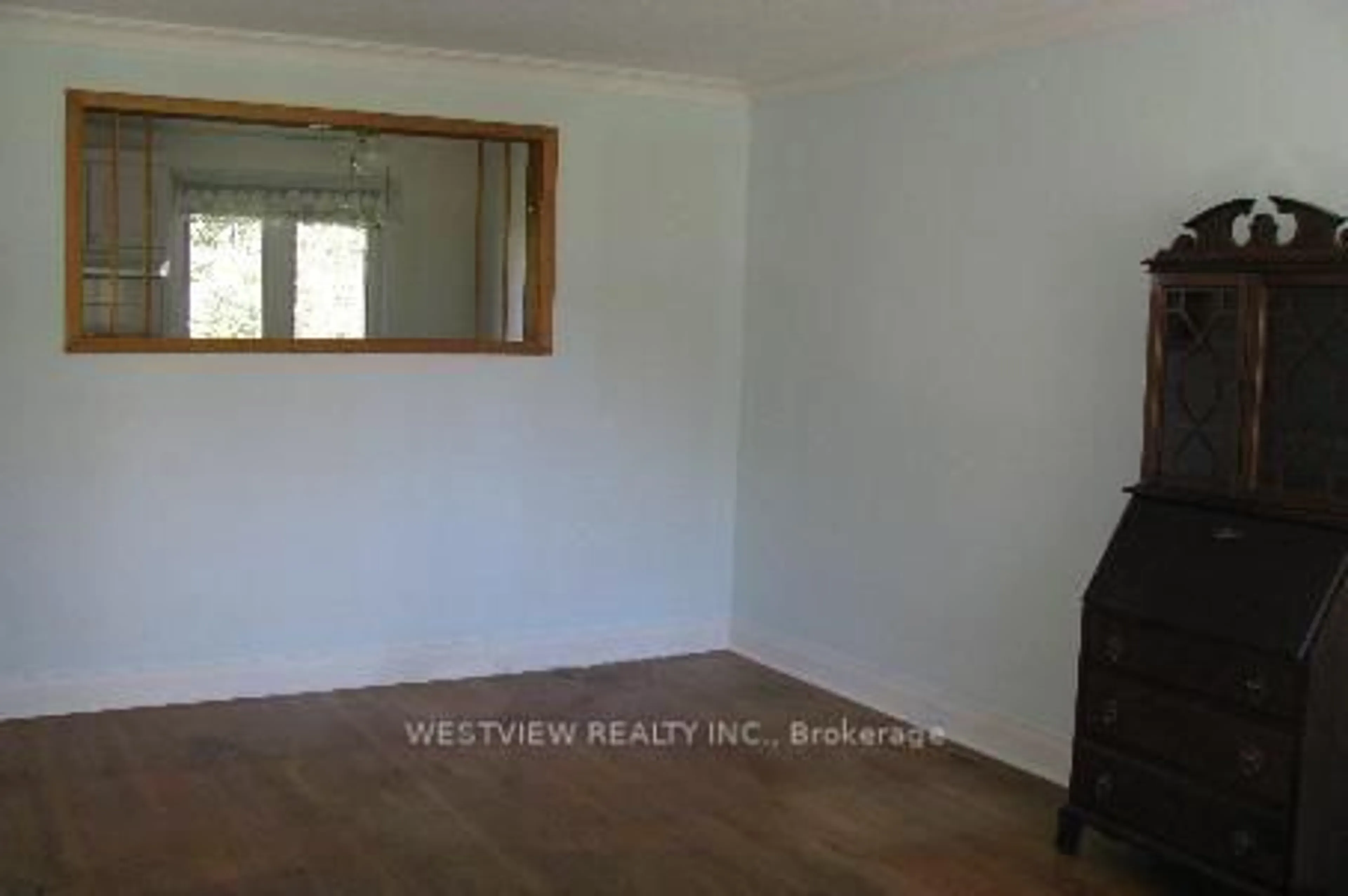 A pic of a room for 1331 Northaven Dr, Mississauga Ontario L5G 4E8