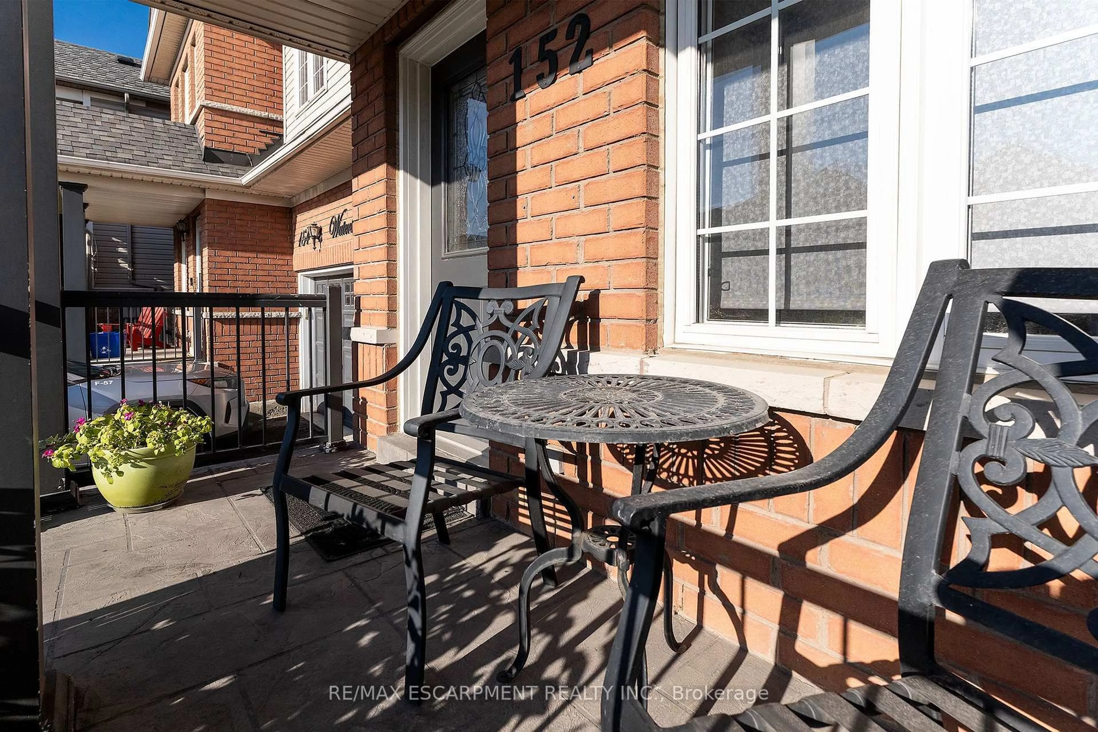 Patio, street for 152 Waters Blvd, Milton Ontario L9T 6K5