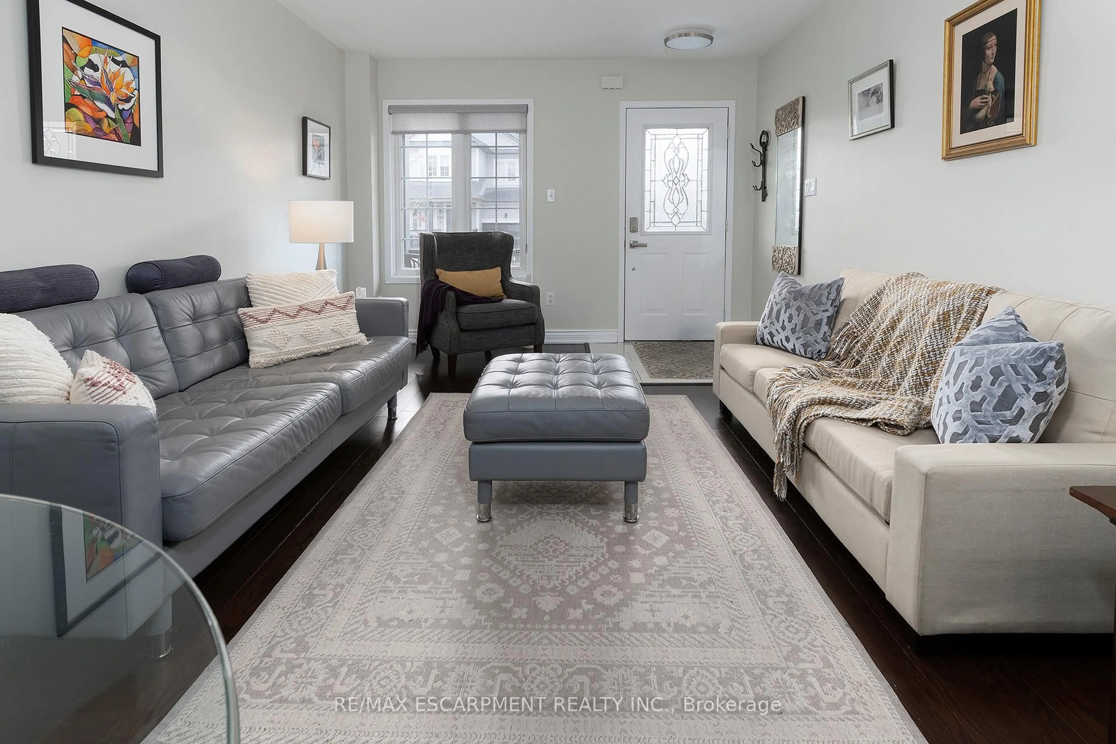 Living room with furniture, unknown for 152 Waters Blvd, Milton Ontario L9T 6K5