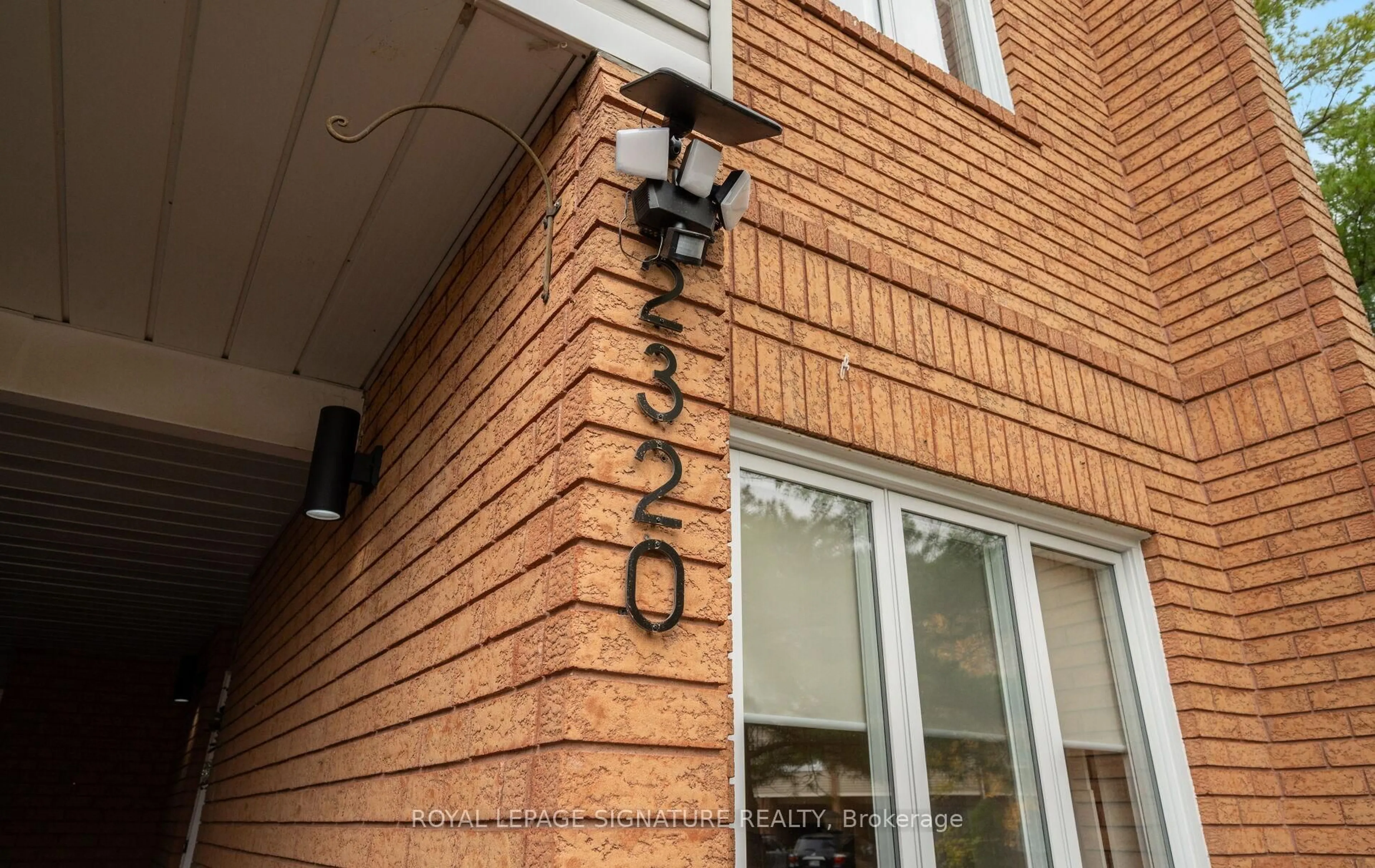 Patio, building for 2320 Strawfield Crt, Oakville Ontario L6H 6C2