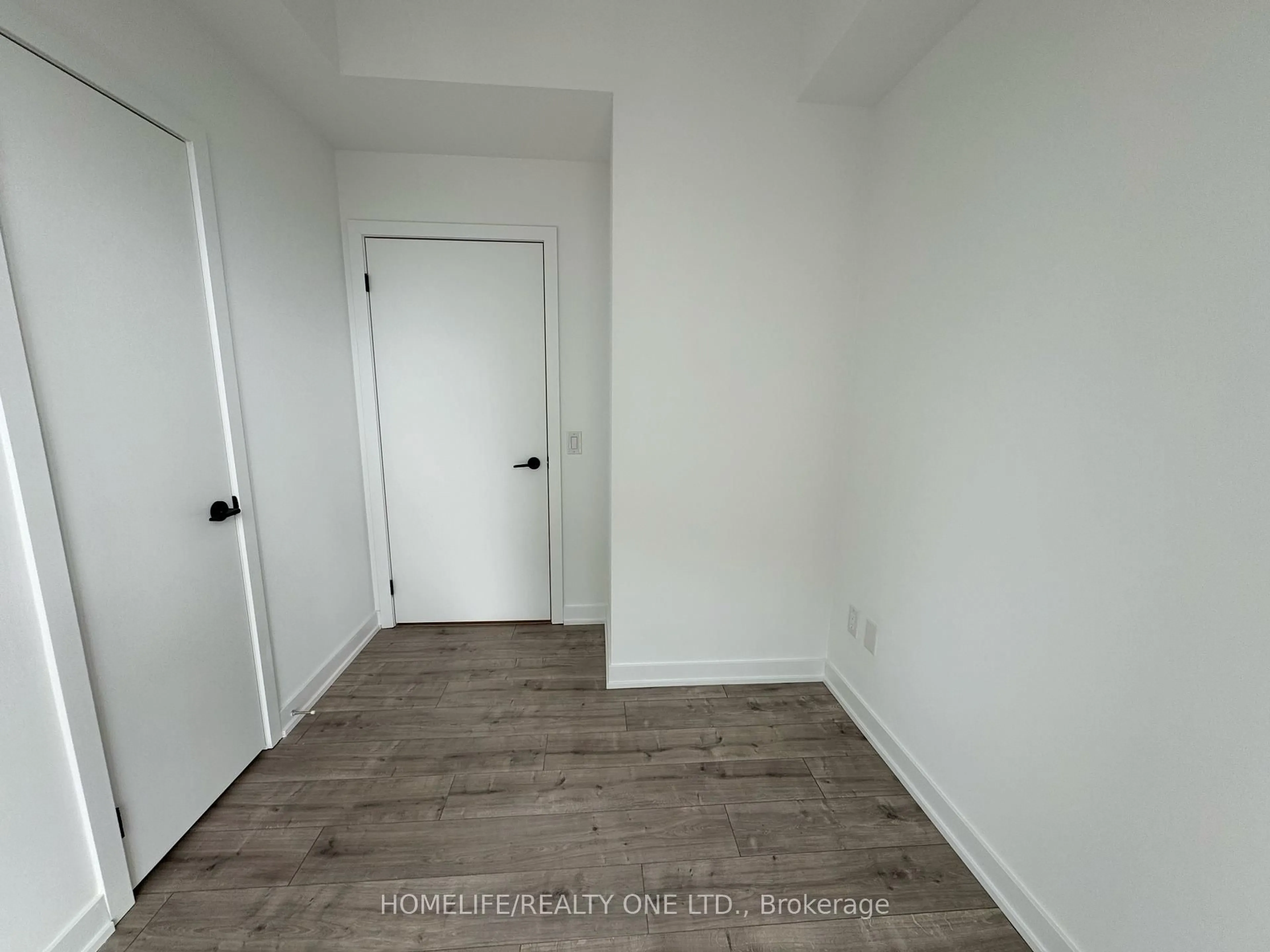 A pic of a room for 220 Missinnihe Way #421, Mississauga Ontario L5H 0A9