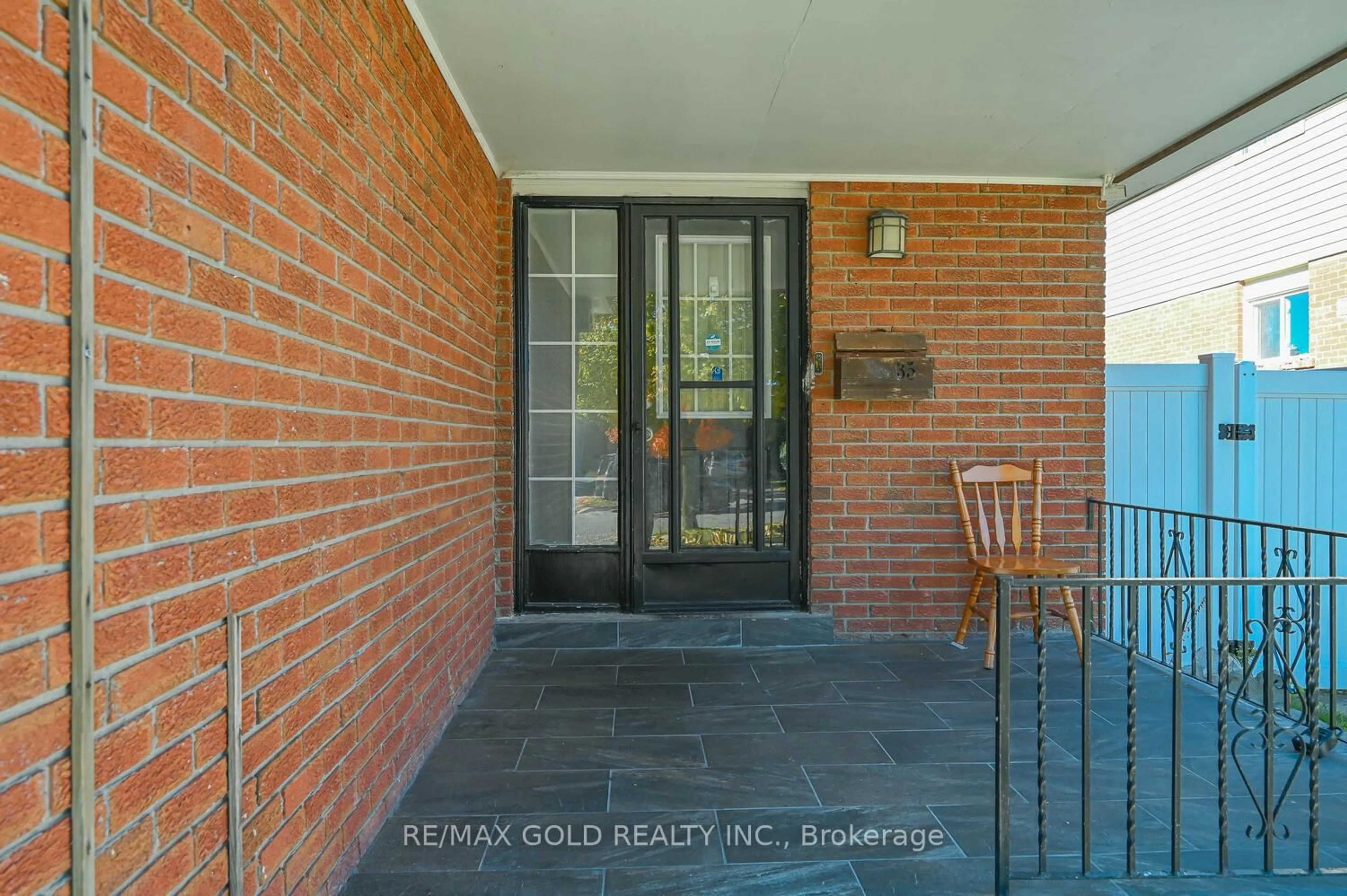 Indoor entryway for 35 Horne Dr, Brampton Ontario L6V 2V2