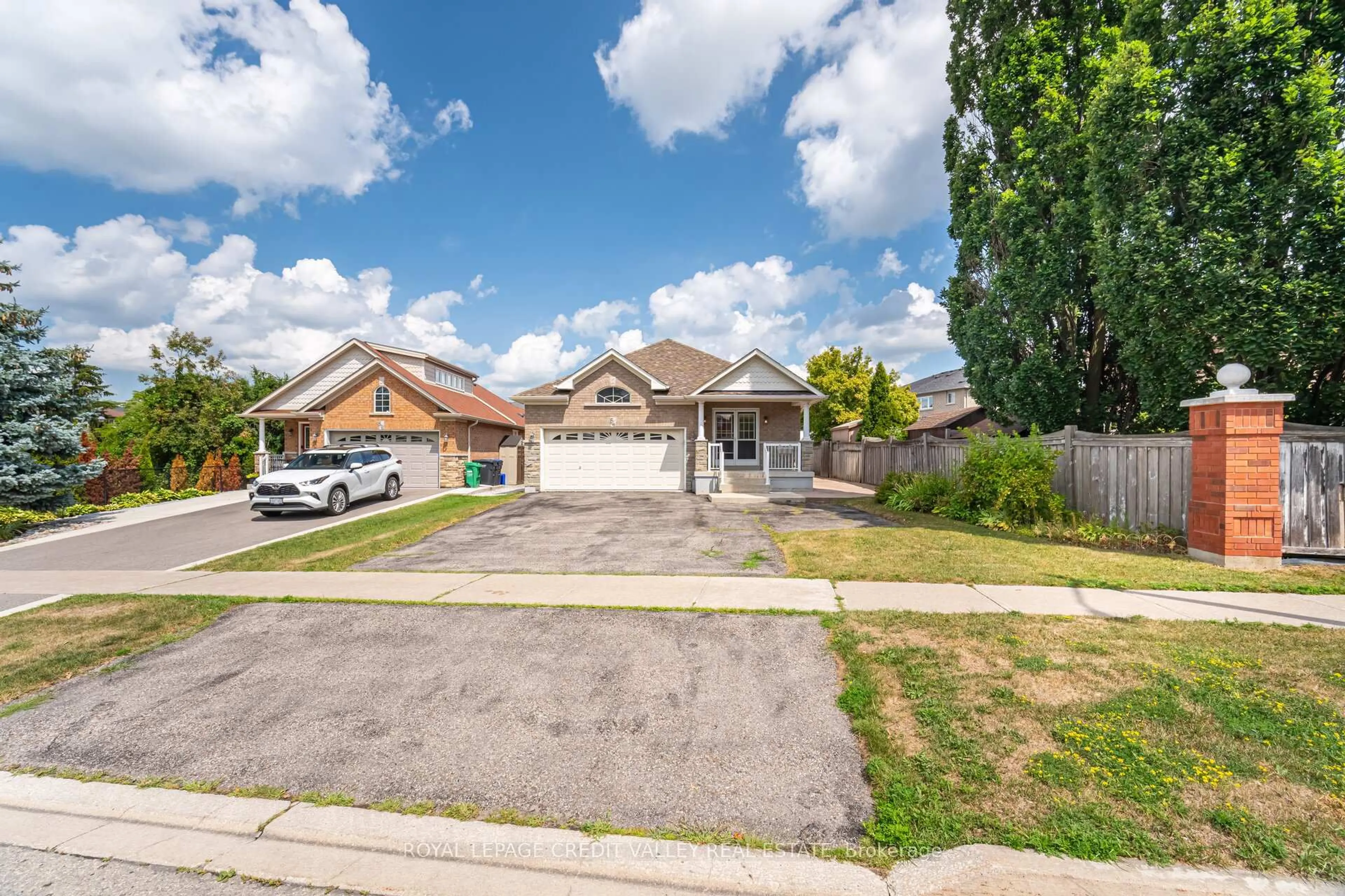 A pic from outside/outdoor area/front of a property/back of a property/a pic from drone, street for 54 Station Rd, Caledon Ontario L7E 1V1