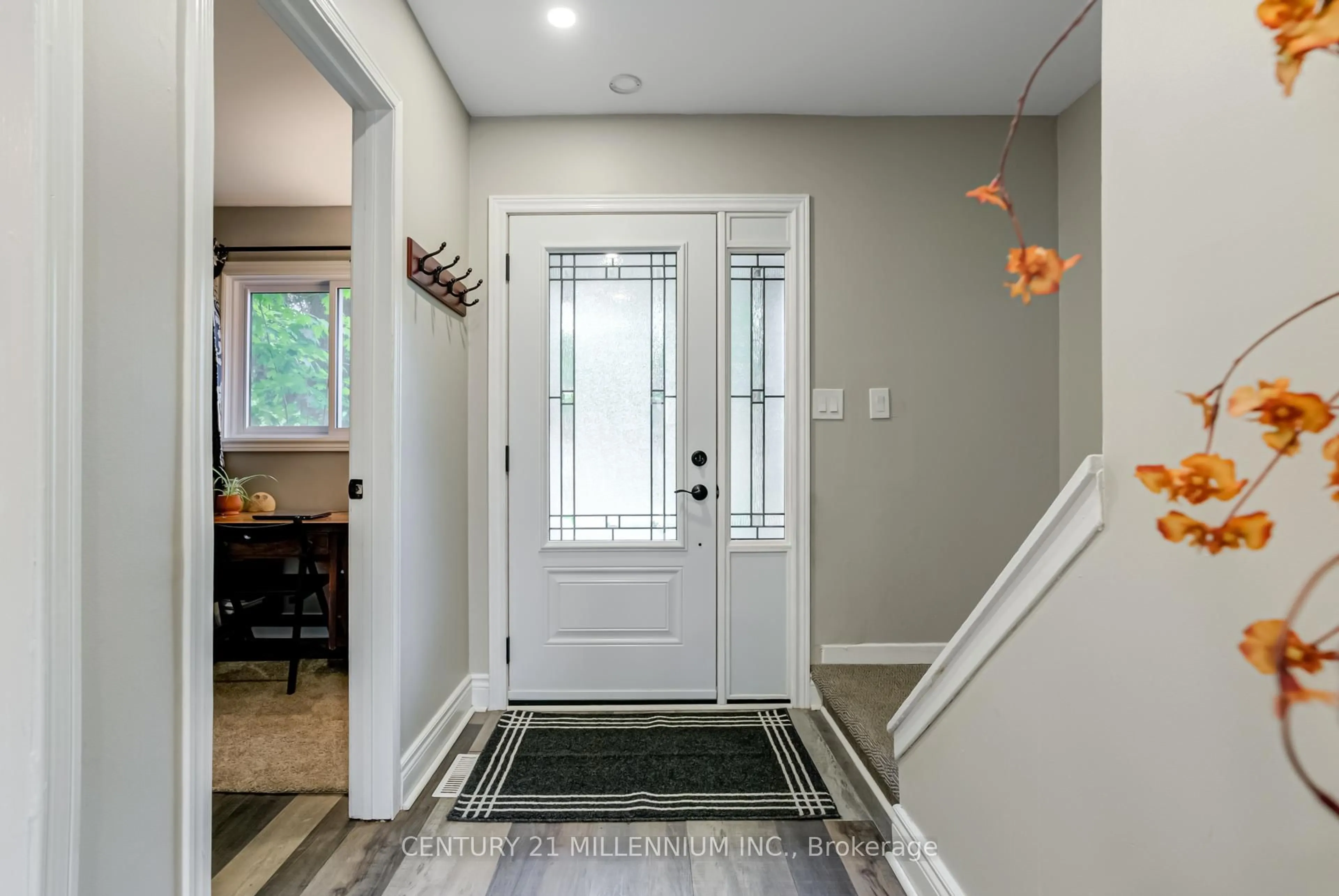 Indoor entryway for 3 Orange Mill Crt, Orangeville Ontario L9W 3R6
