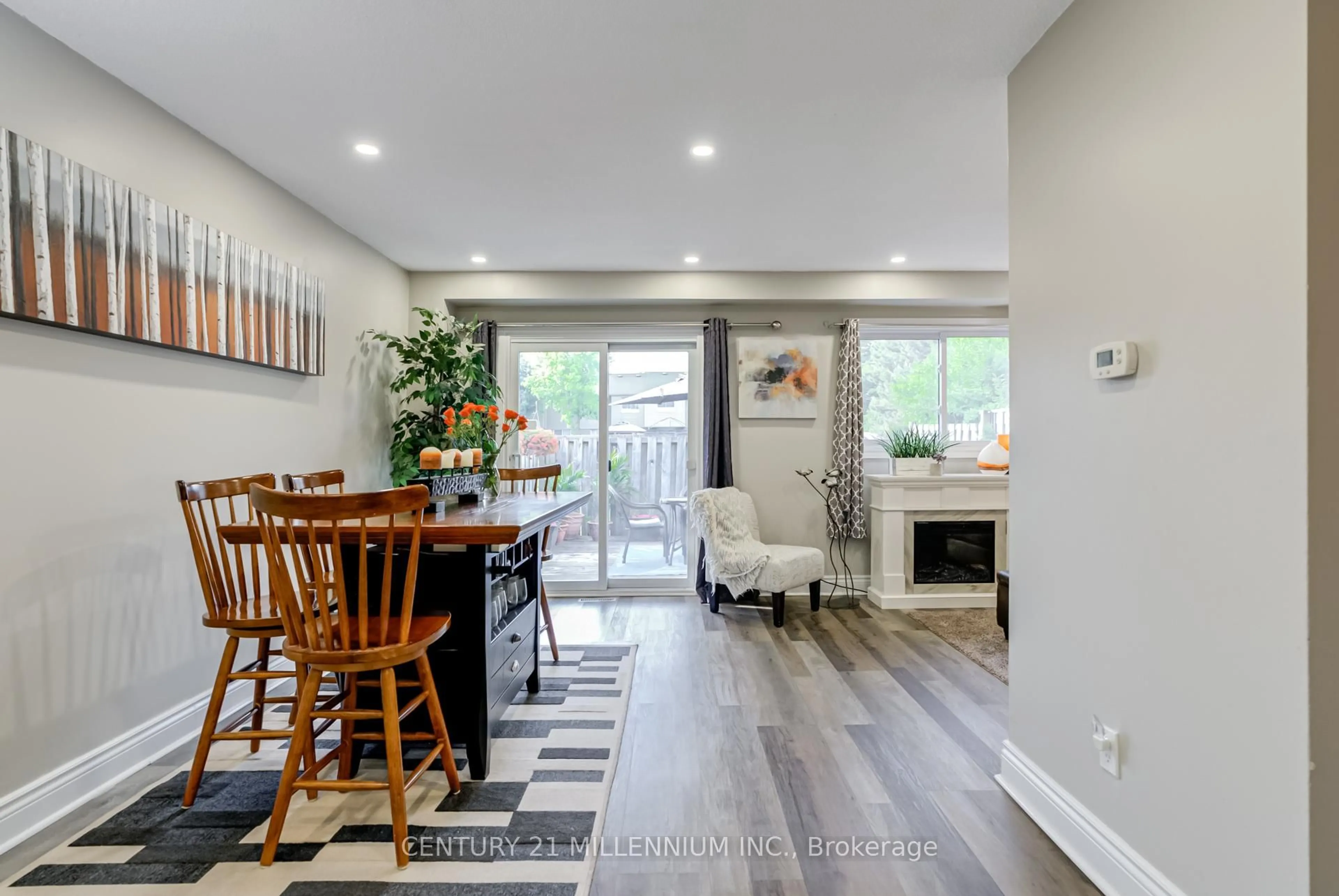 Open concept kitchen, wood/laminate floor for 3 Orange Mill Crt, Orangeville Ontario L9W 3R6