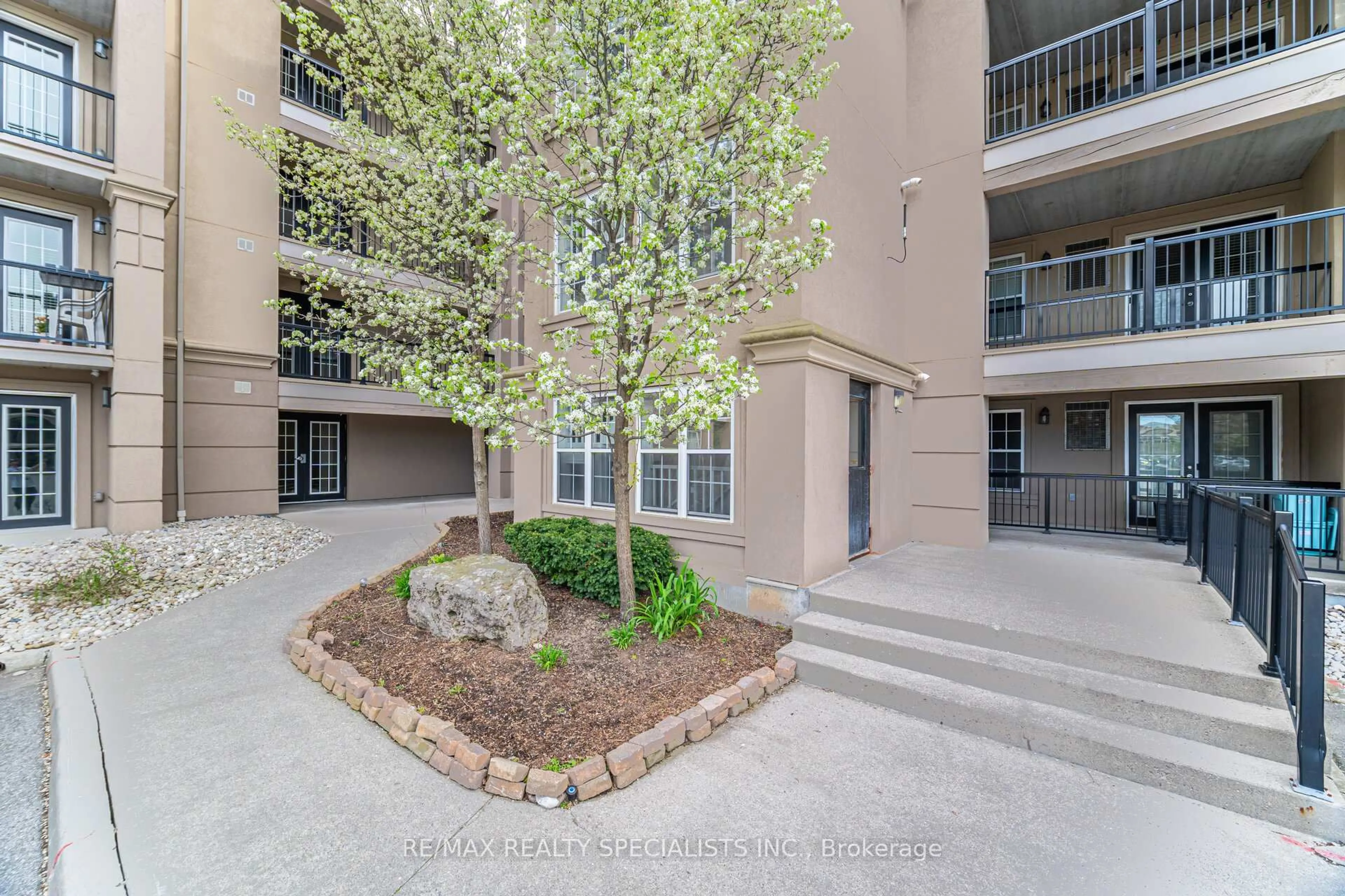 Patio, street for 1350 Main St #412, Milton Ontario L9T 0R3