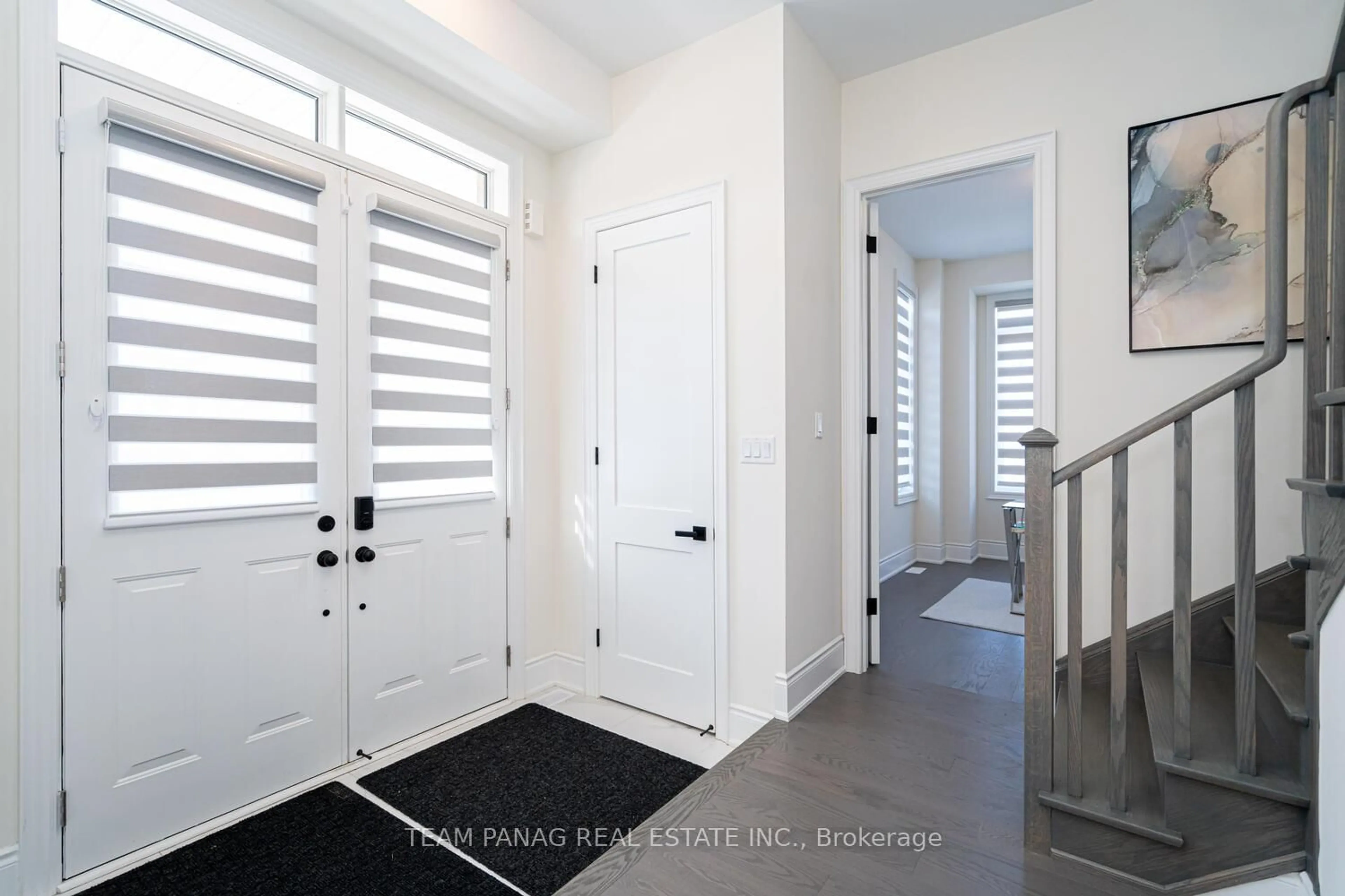 Indoor entryway for 41 Peak Dr, Brampton Ontario L6X 5S6