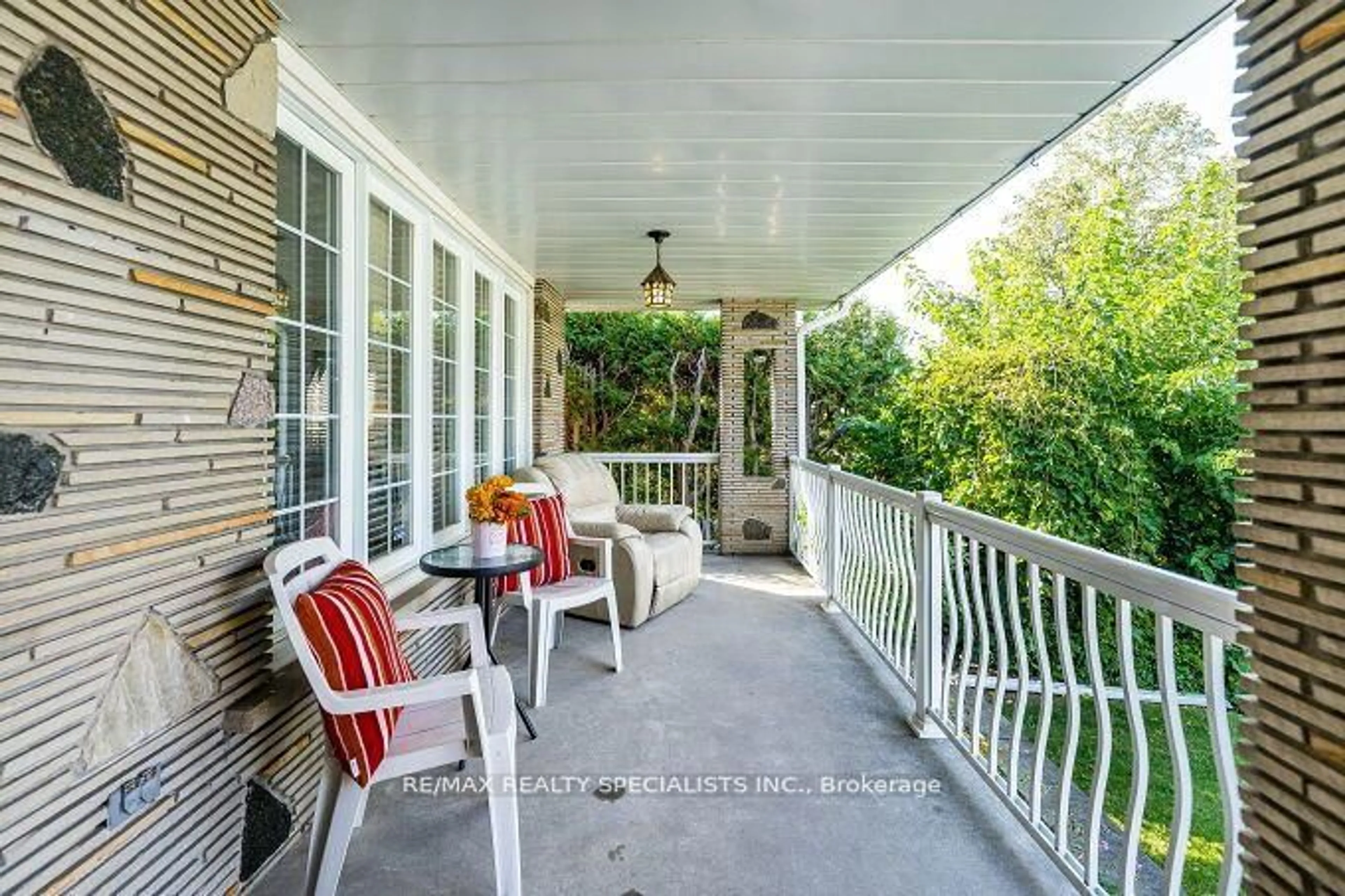 Patio, street for 61 Brewster Cres, Toronto Ontario M3N 1C7