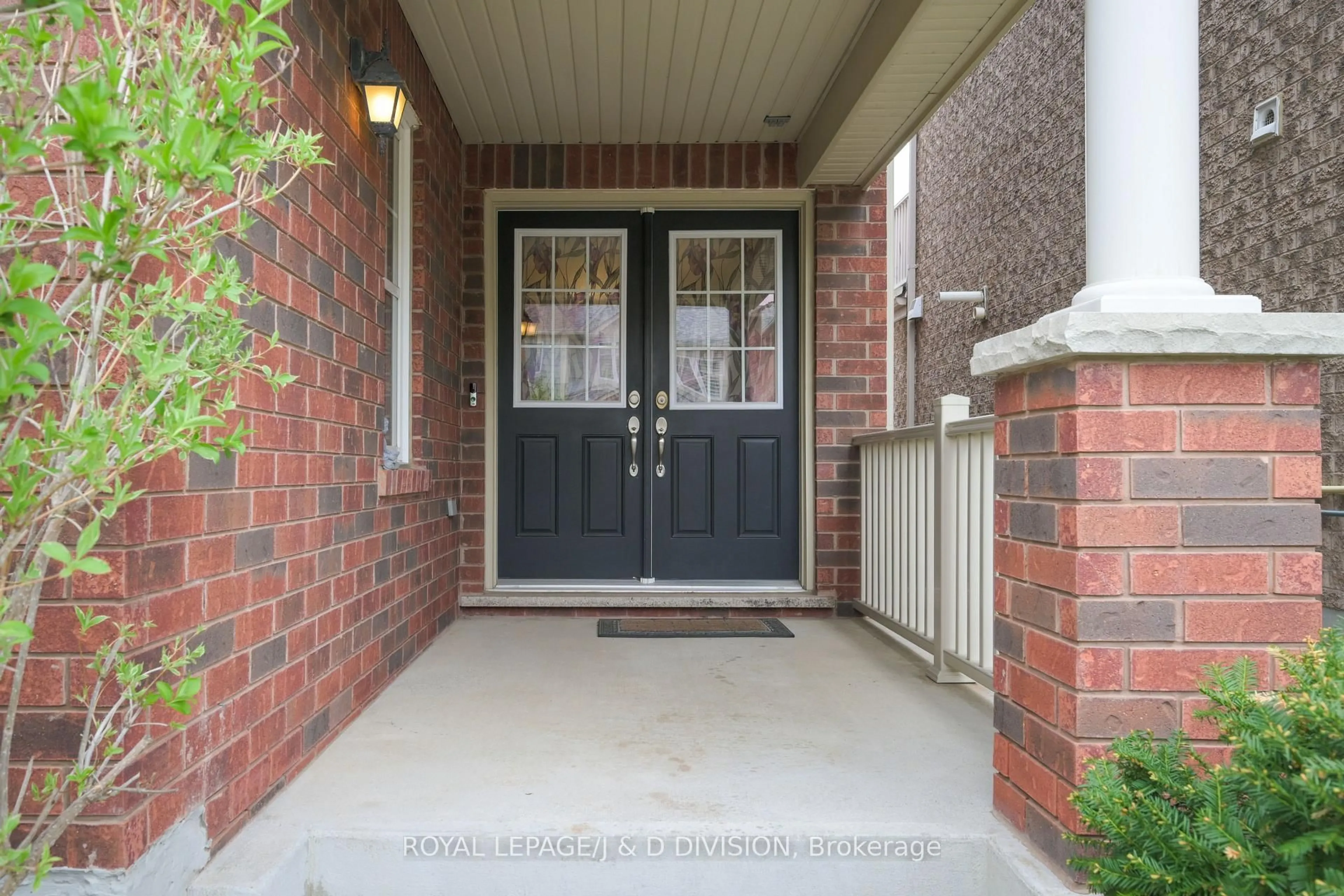 Indoor entryway for 612 Sellers Path, Milton Ontario L9T 0P4
