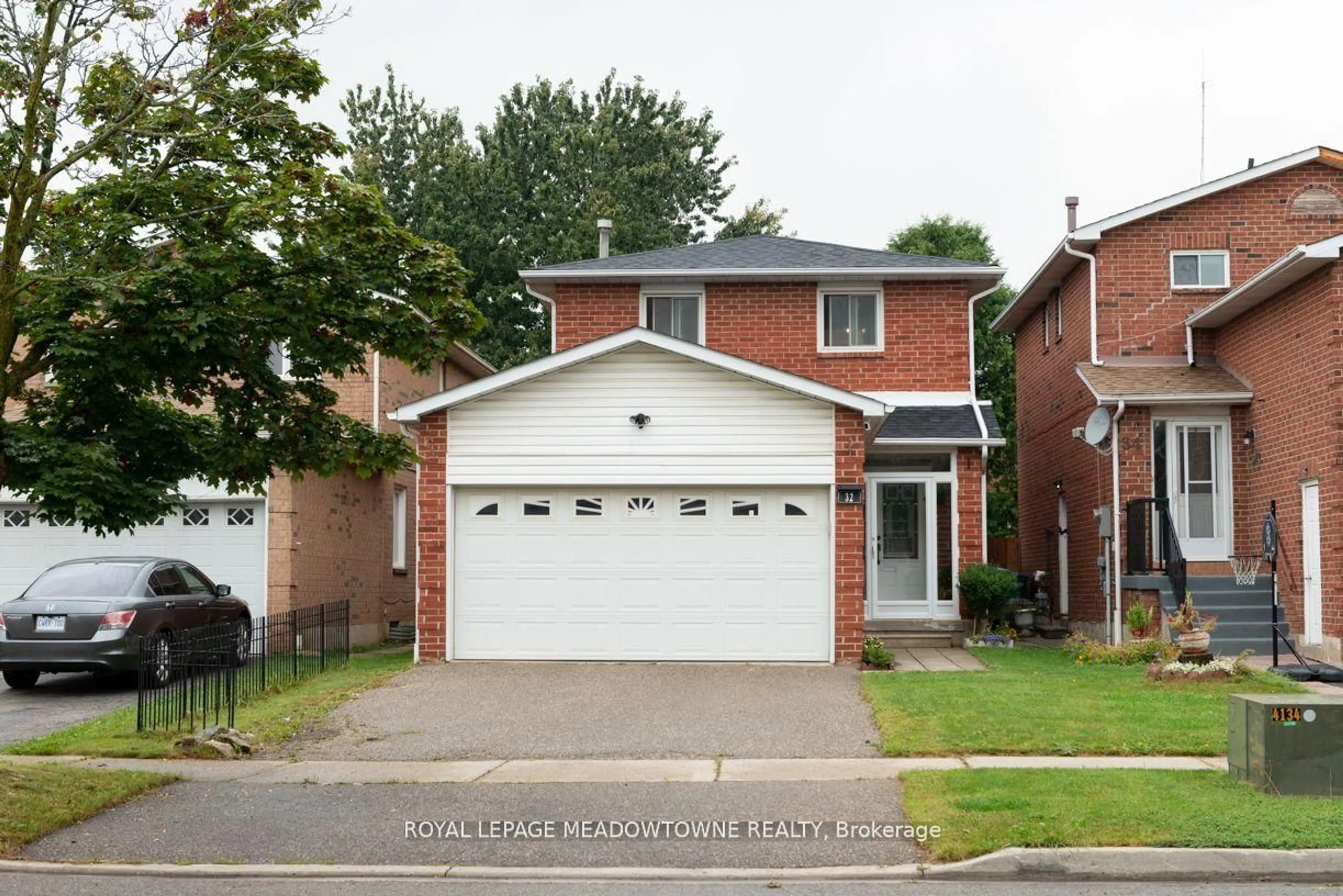 Home with brick exterior material, street for 32 Clarridge Crt, Brampton Ontario L6X 3N5