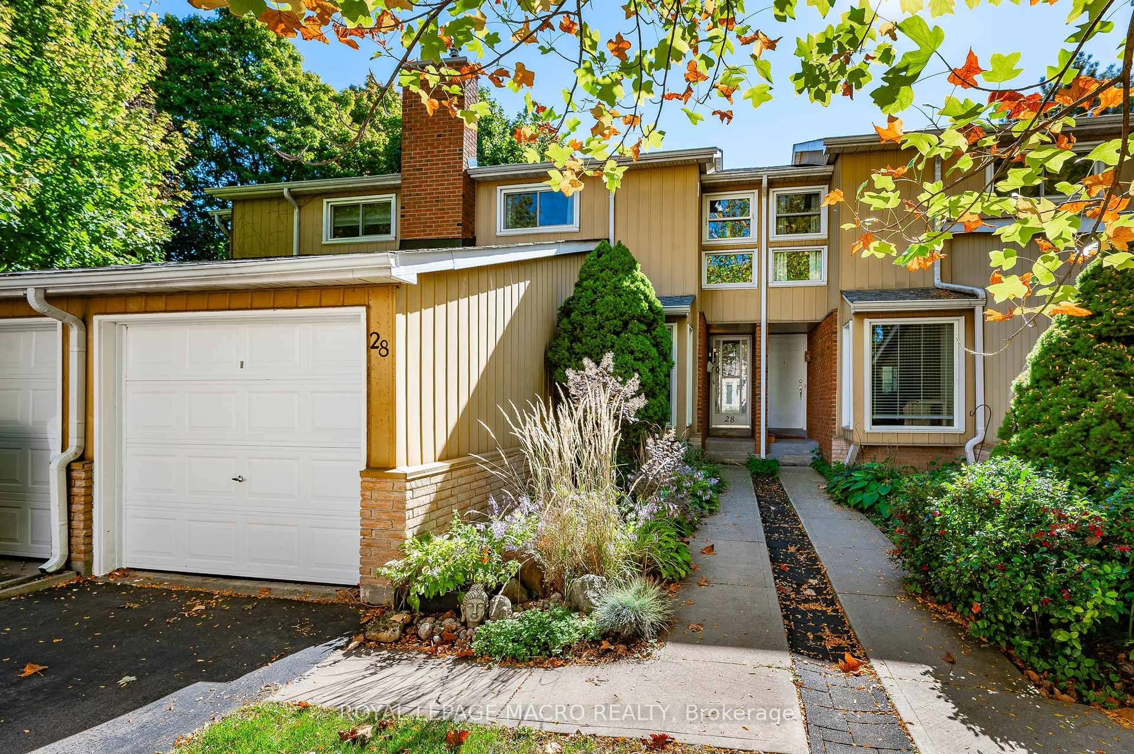 Home with brick exterior material, street for 2385 Woodward Ave #28, Burlington Ontario L7R 1V2