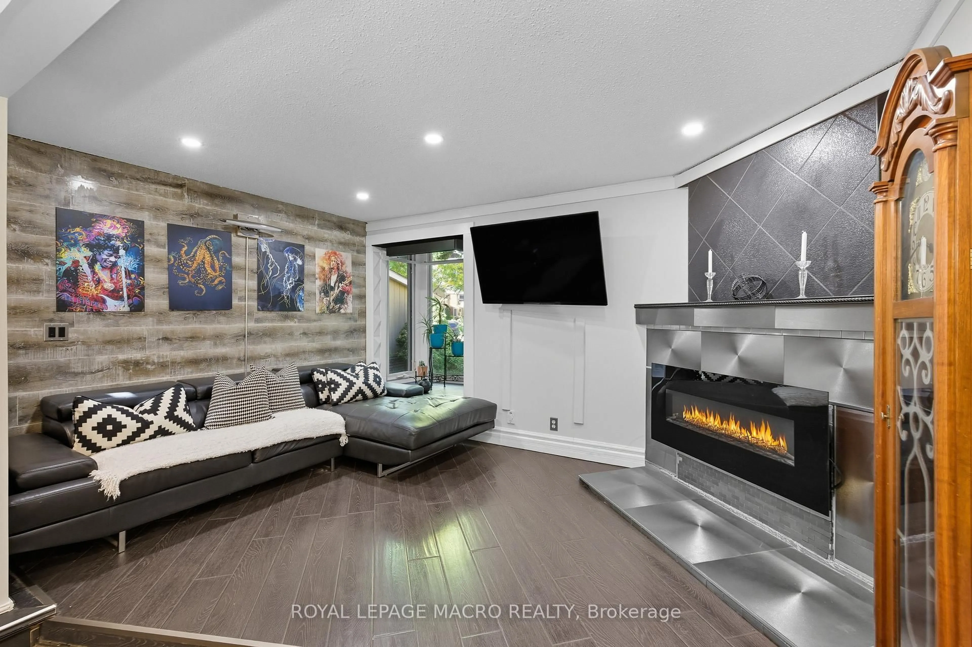 Home theater for 2385 Woodward Ave #28, Burlington Ontario L7R 1V2