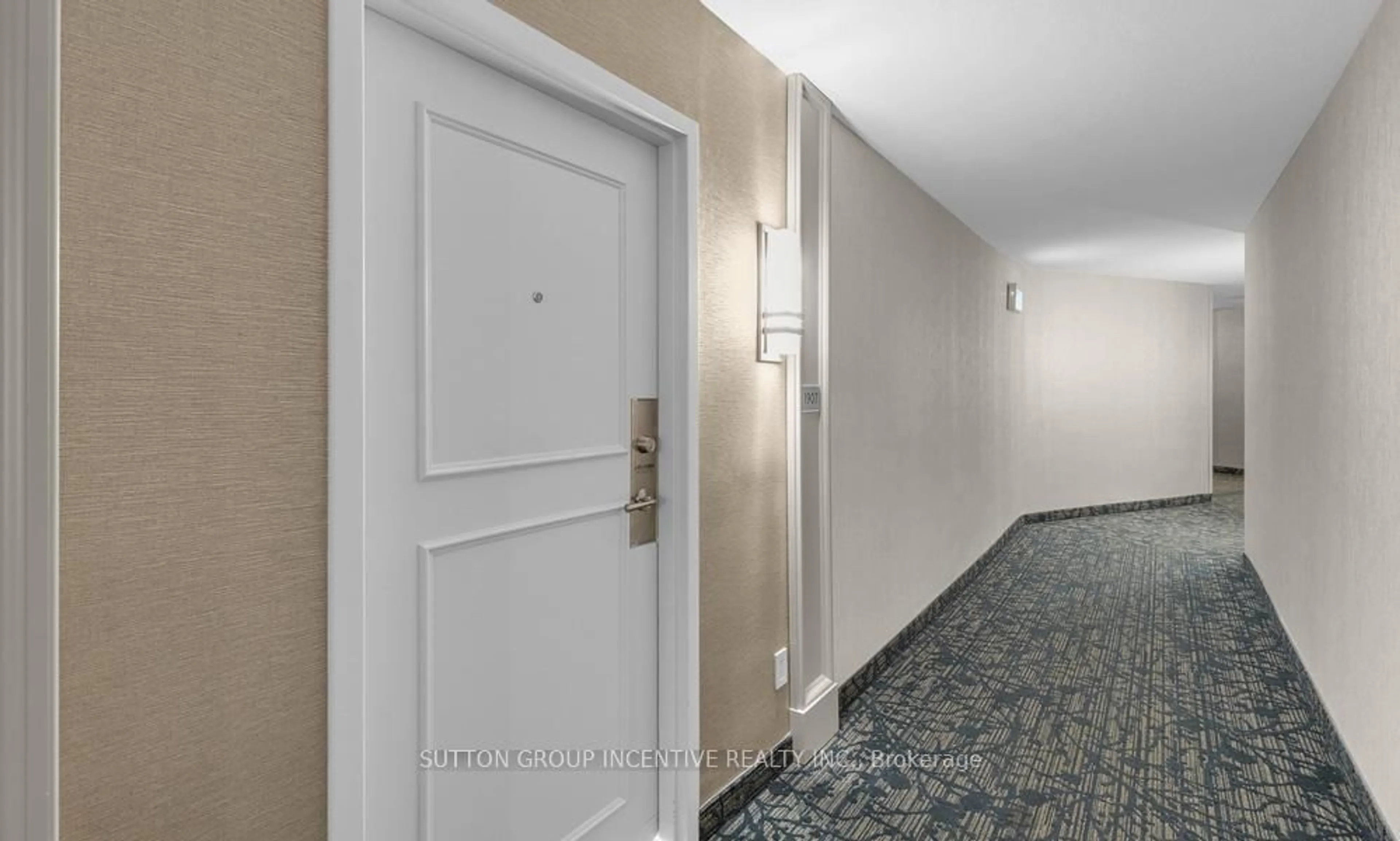 Indoor foyer for 1333 Bloor St #1907, Mississauga Ontario L4Y 3T6