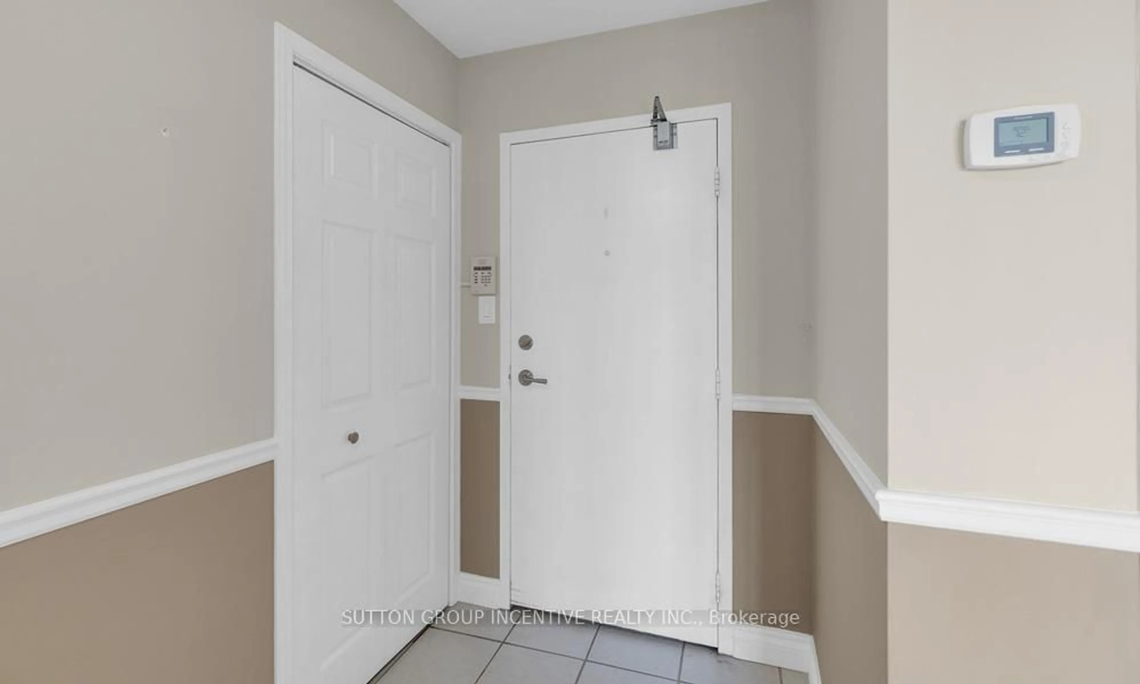 Indoor entryway for 1333 Bloor St #1907, Mississauga Ontario L4Y 3T6