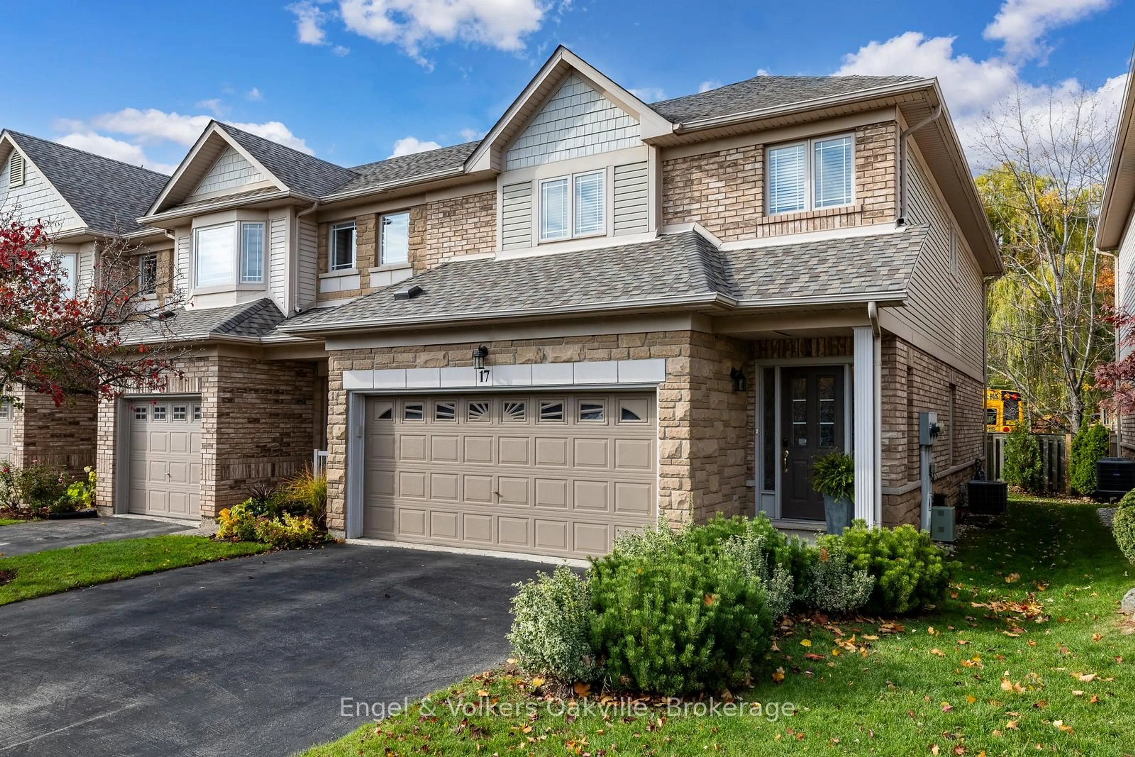 Home with brick exterior material, street for 2169 Orchard Rd #17, Burlington Ontario L7L 7H9