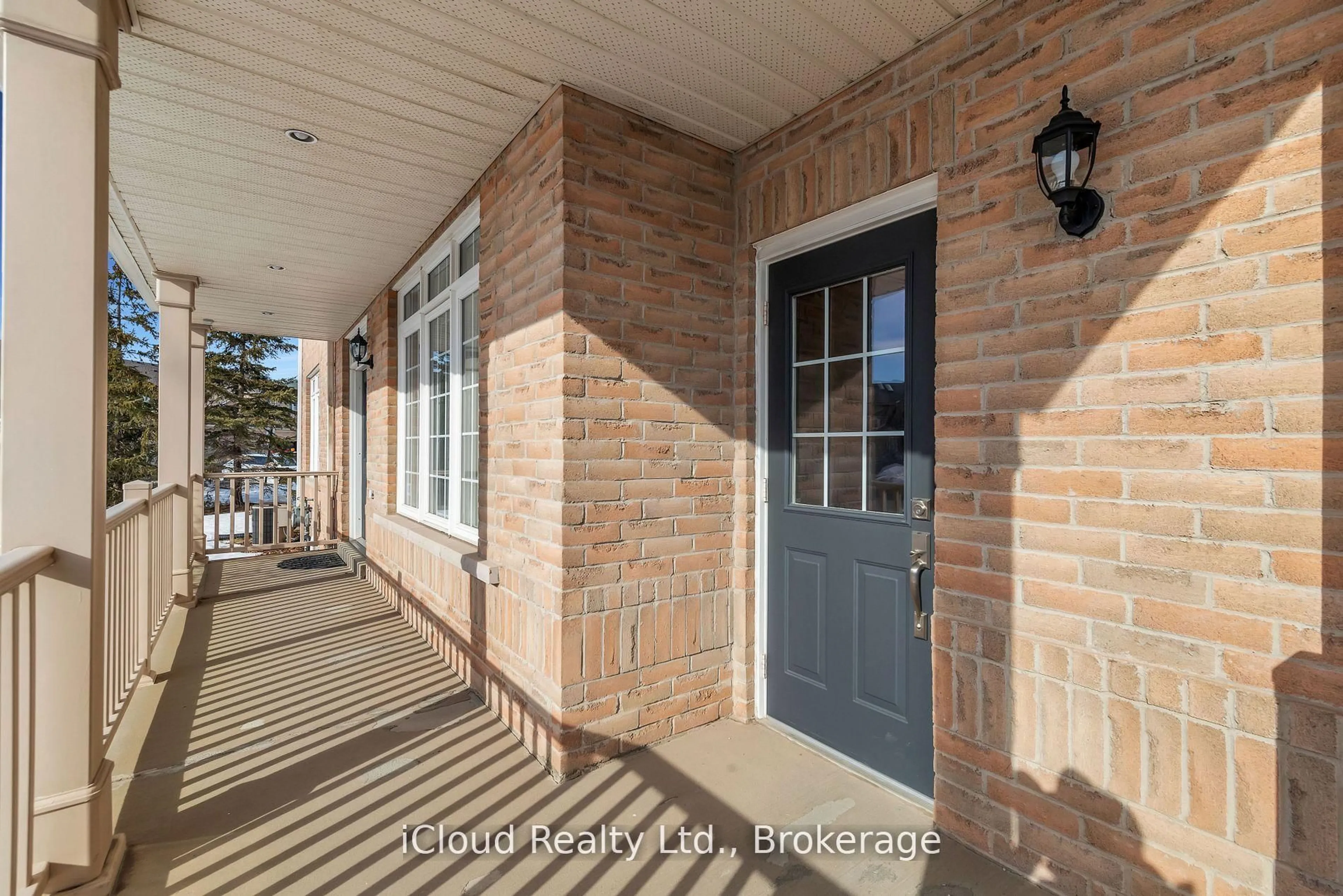 Indoor entryway for 2295 Rochester Circ #18, Oakville Ontario L6M 5C9