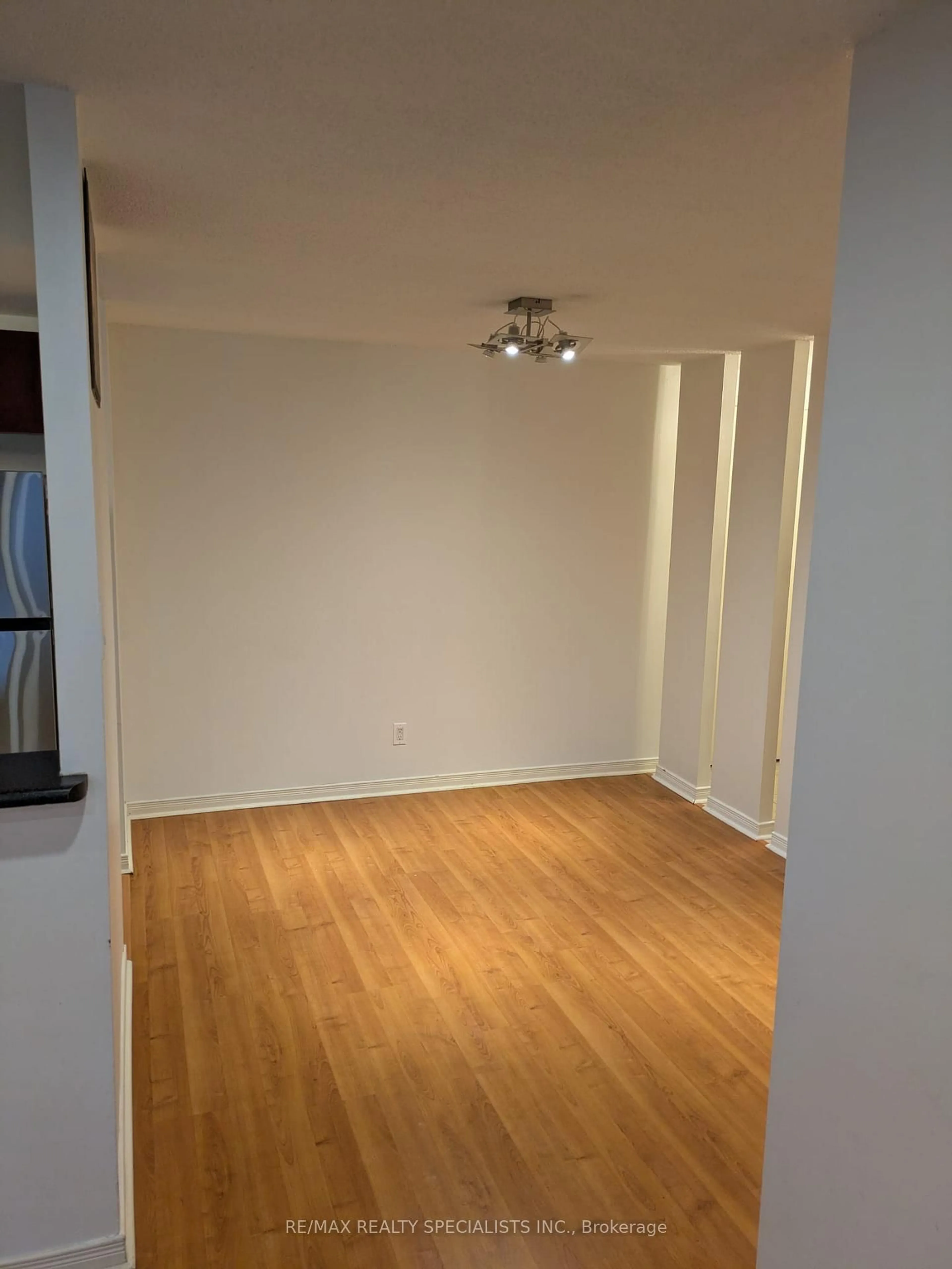 A pic of a room for 6720 Glen Erin Dr #201, Mississauga Ontario L5N 3K8