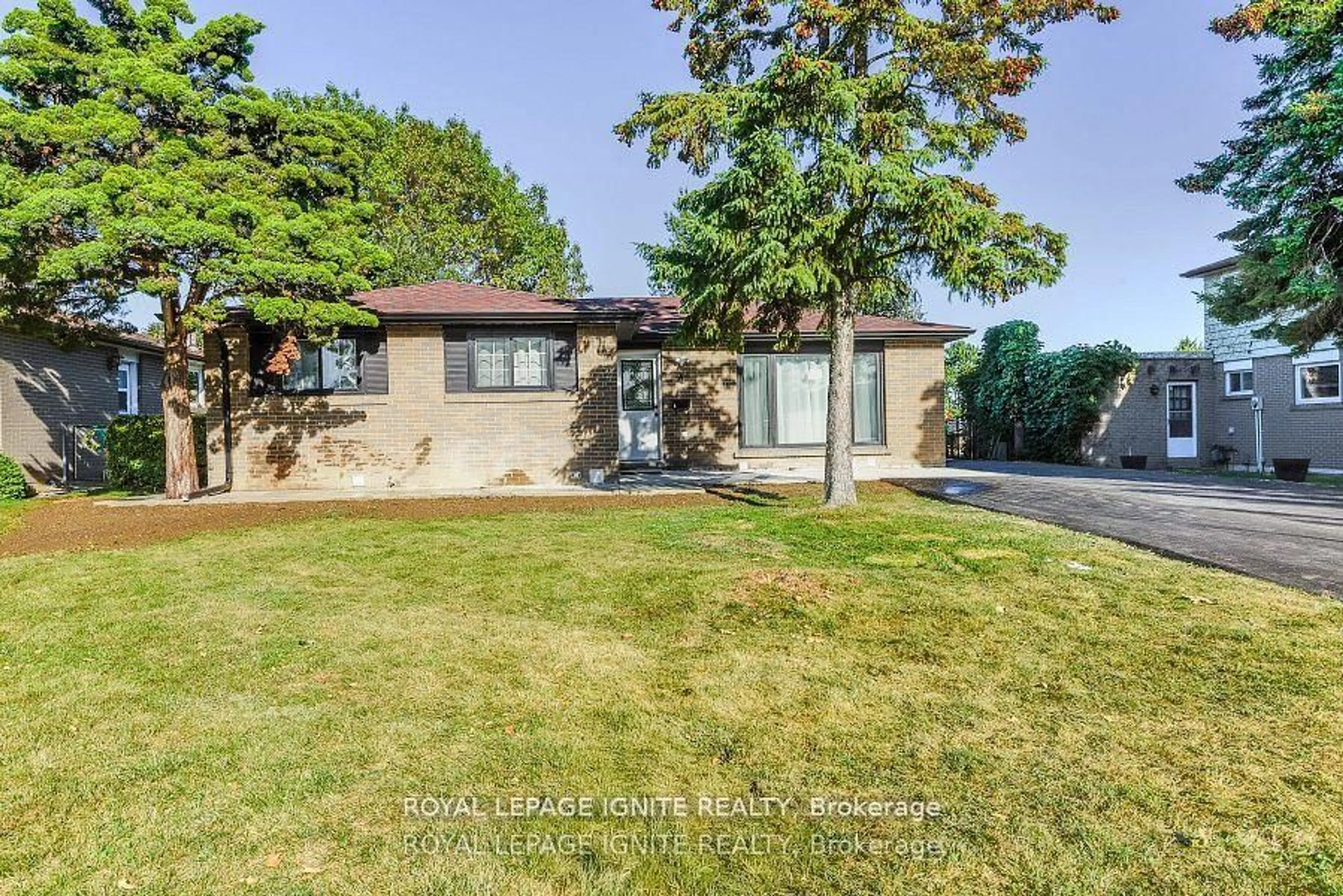 Unknown for 4 Drayton Cres, Brampton Ontario L6T 3G7