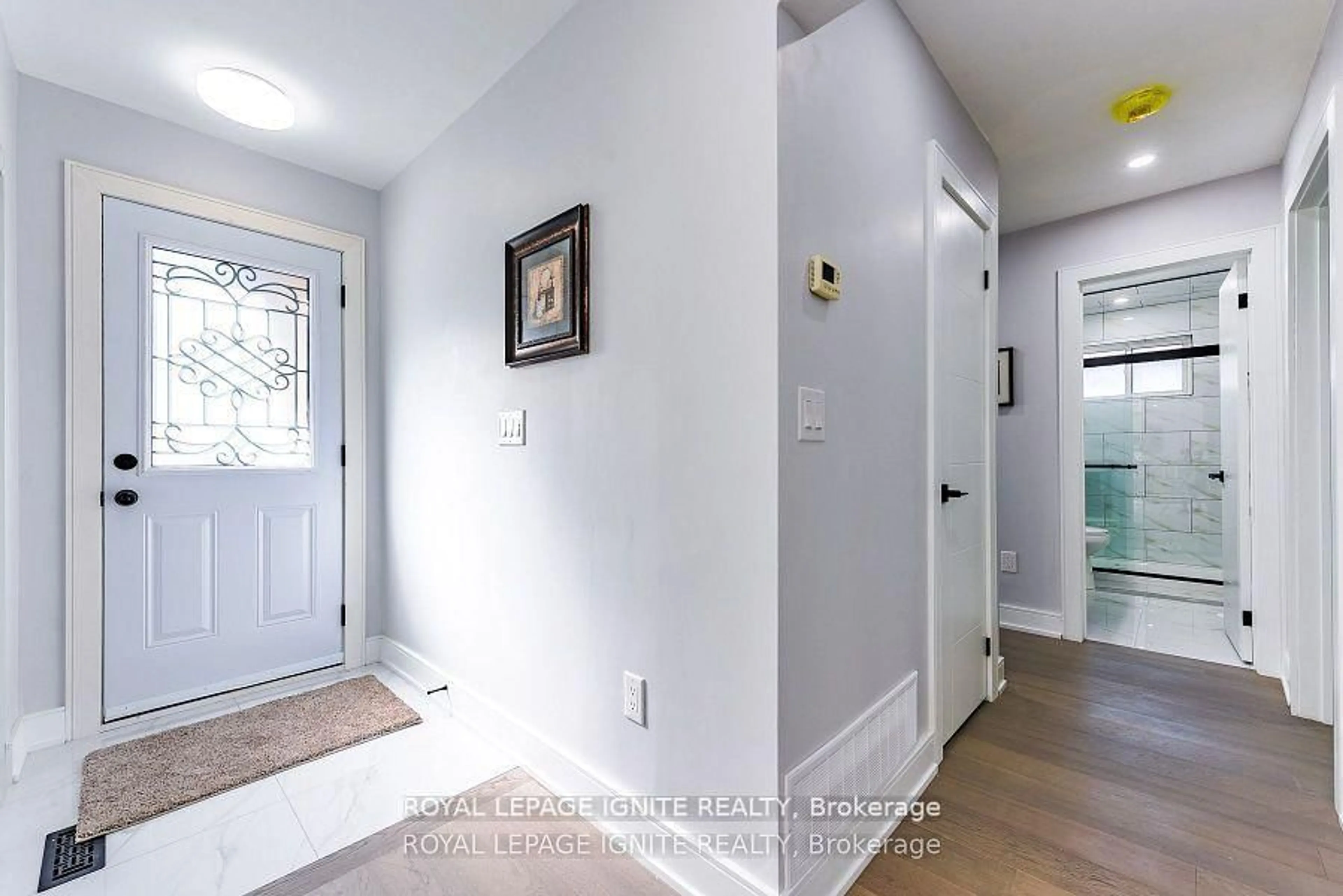 Indoor entryway for 4 Drayton Cres, Brampton Ontario L6T 3G7