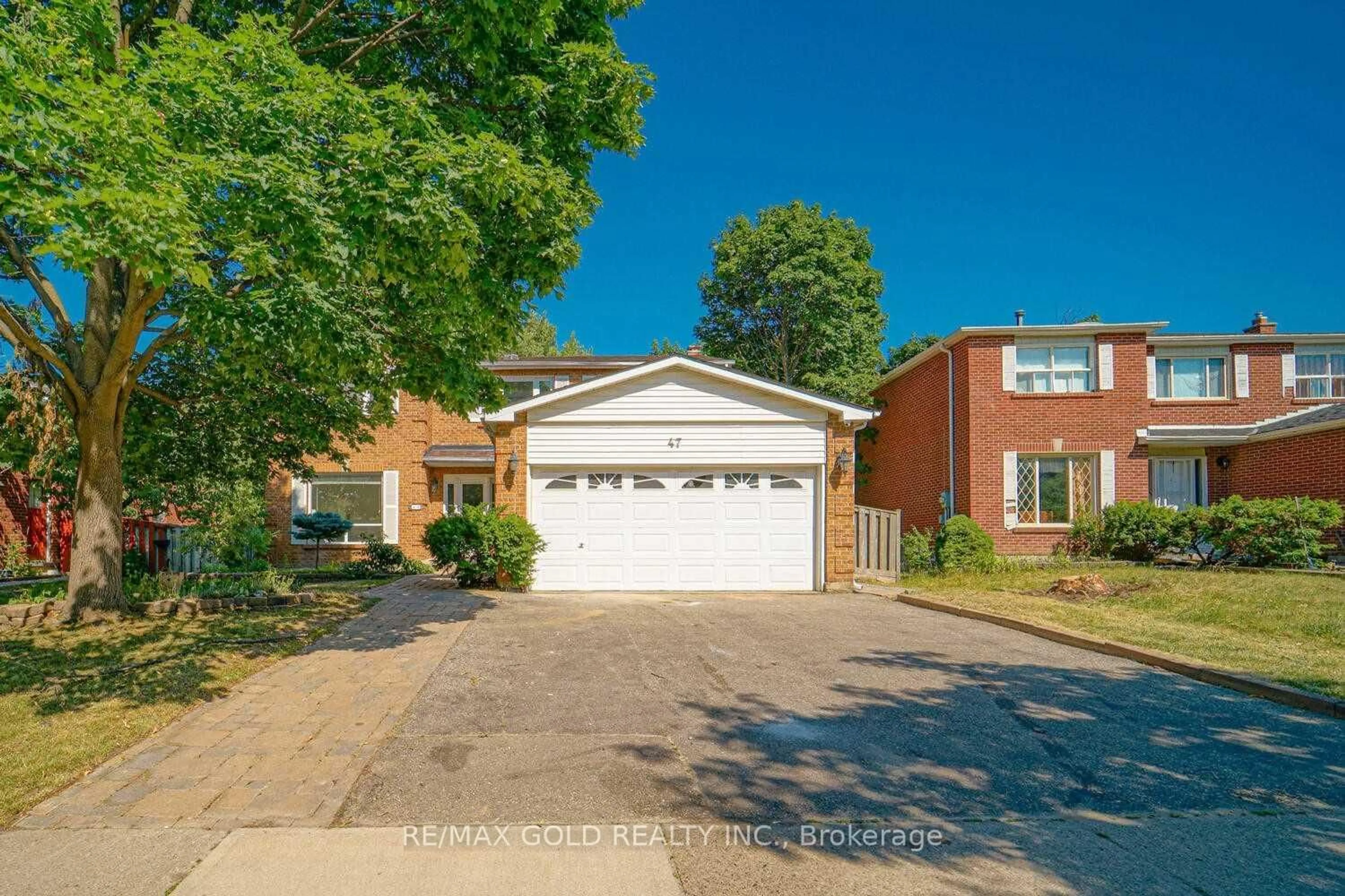 Home with brick exterior material, street for 47 Moffatt Ave, Brampton Ontario L6Y 2M6