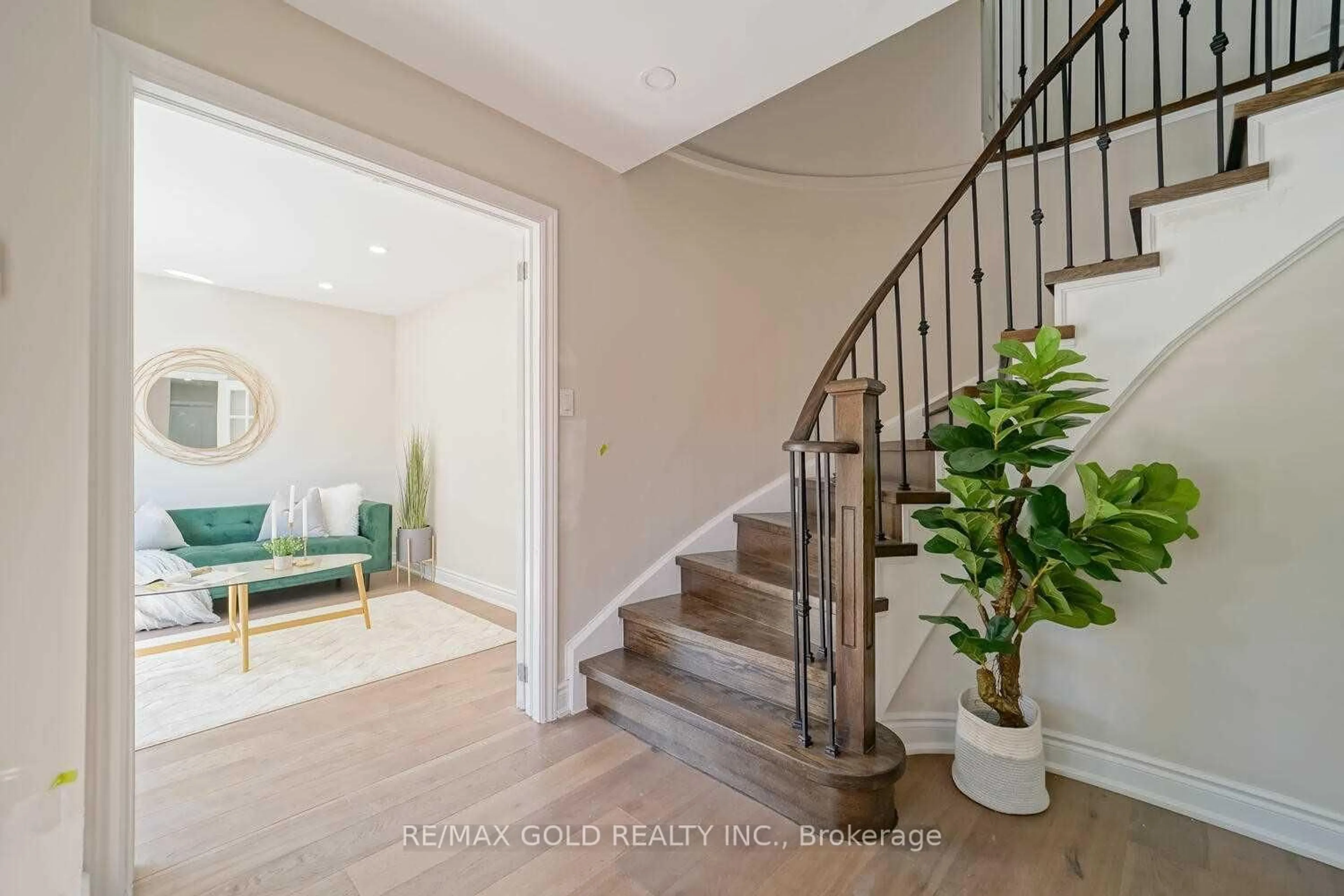 Indoor entryway for 47 Moffatt Ave, Brampton Ontario L6Y 2M6