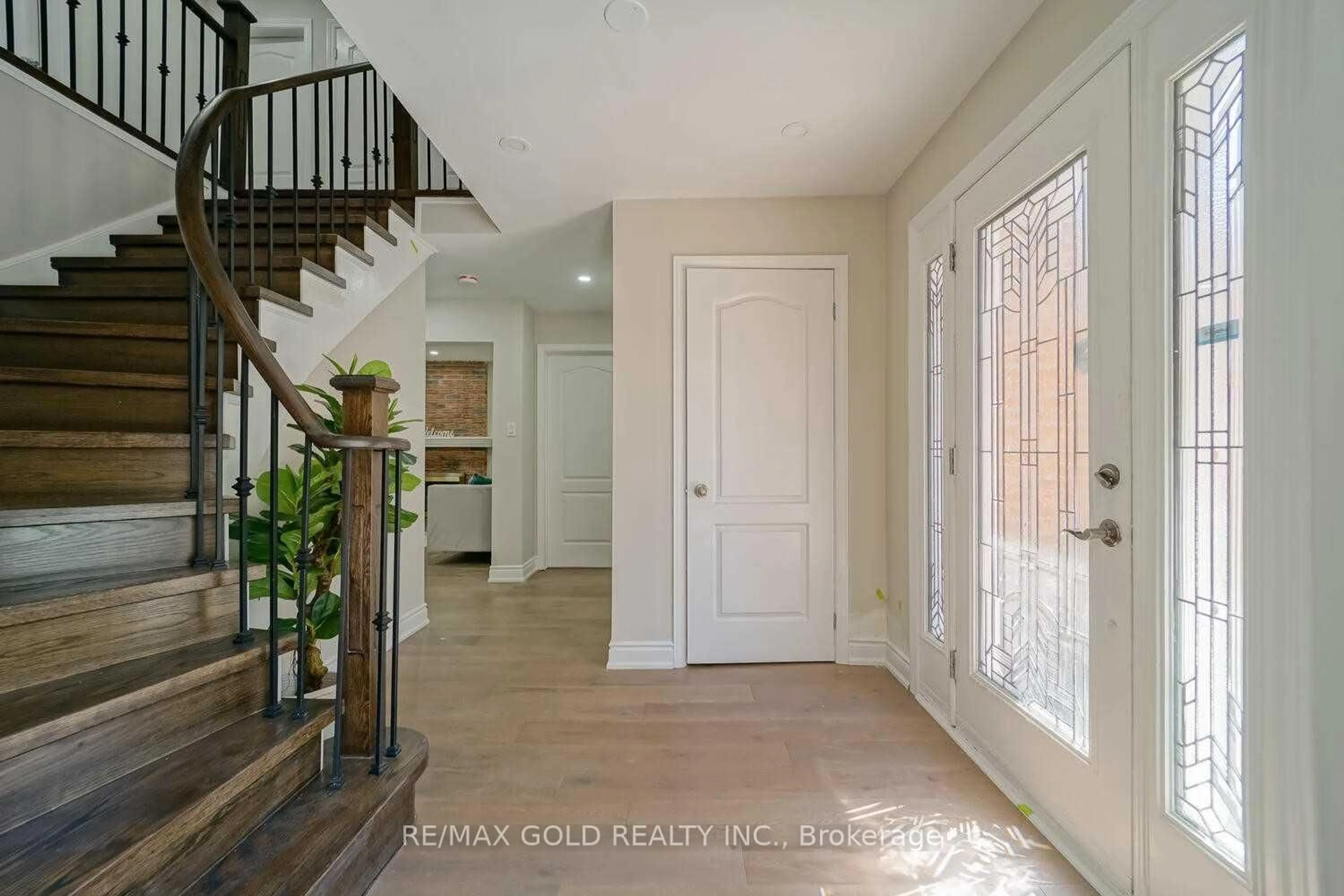 Indoor entryway for 47 Moffatt Ave, Brampton Ontario L6Y 2M6