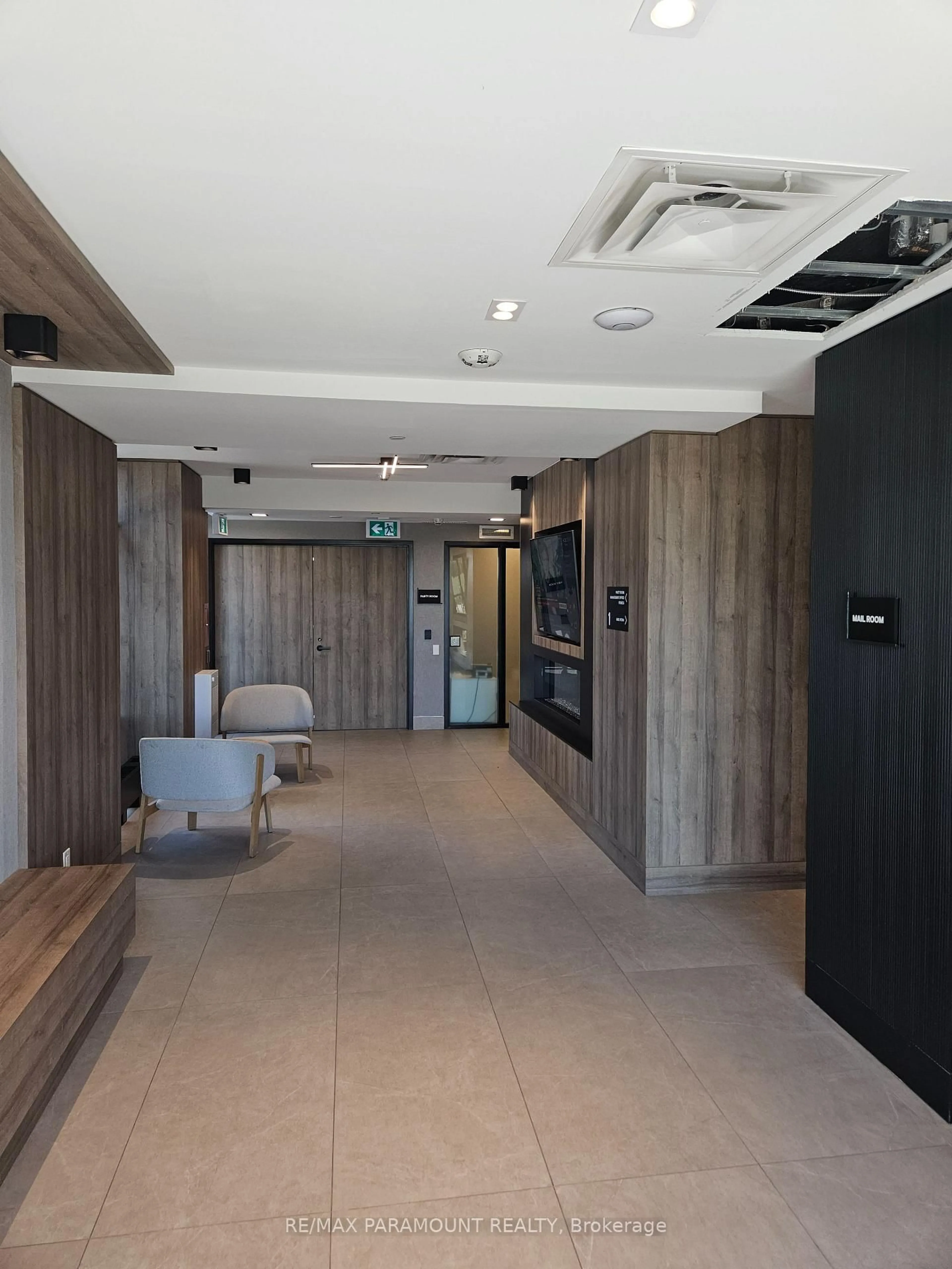 Indoor foyer for 335 Wheat Boom Dr #1201, Oakville Ontario L6H 7X1