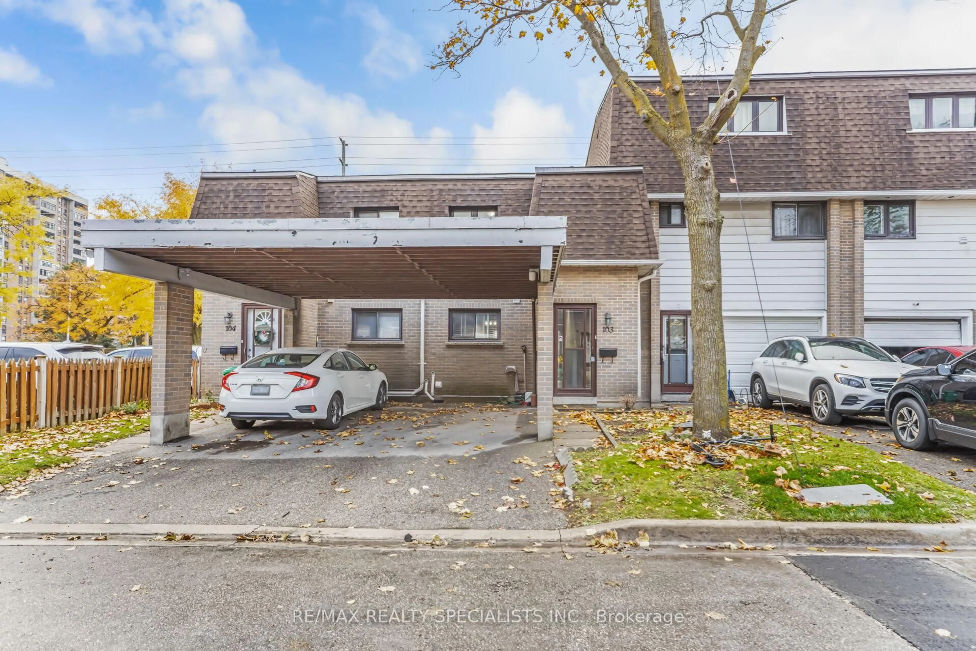 A pic from outside/outdoor area/front of a property/back of a property/a pic from drone, street for 475 Bramalea Rd #103, Brampton Ontario L6T 2X2
